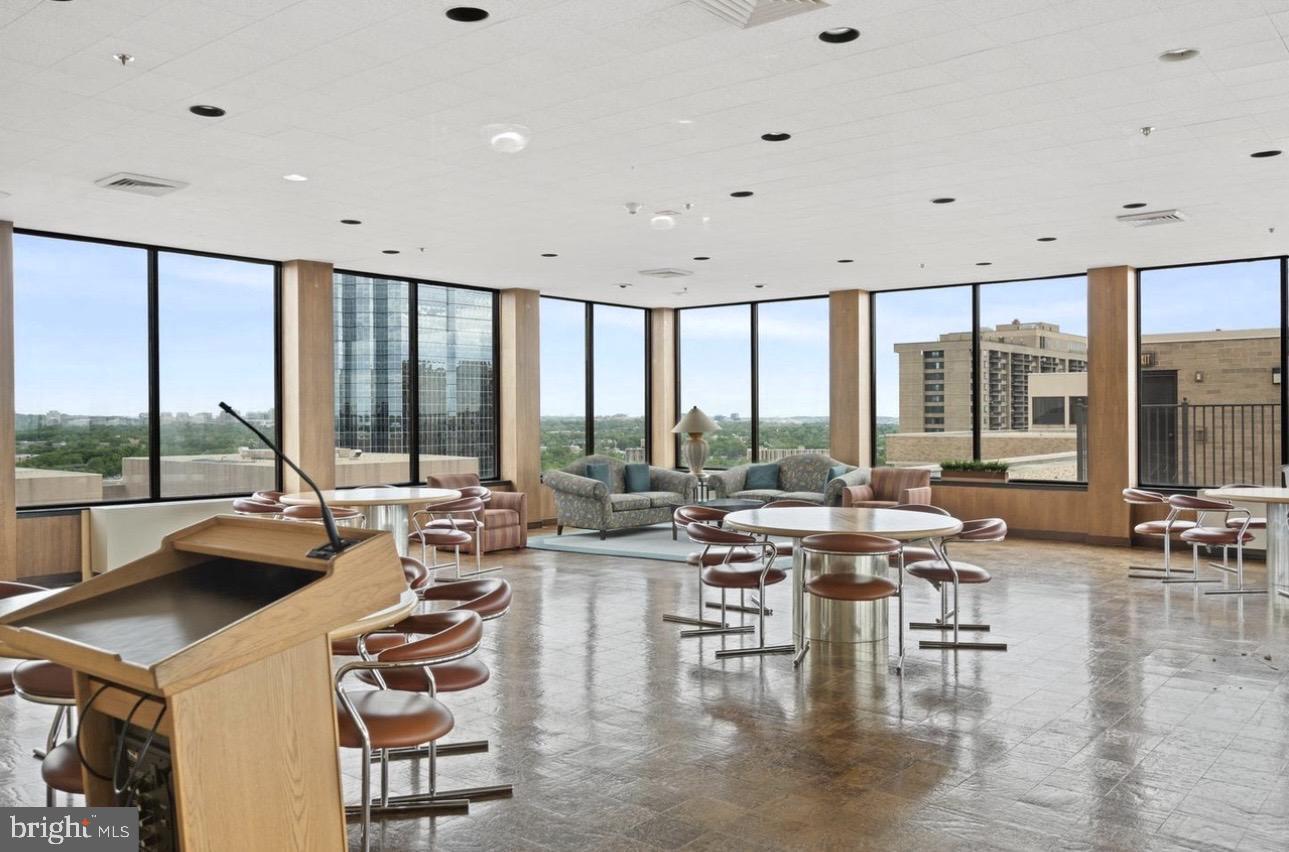 SKYLINE TOWERS - Residential