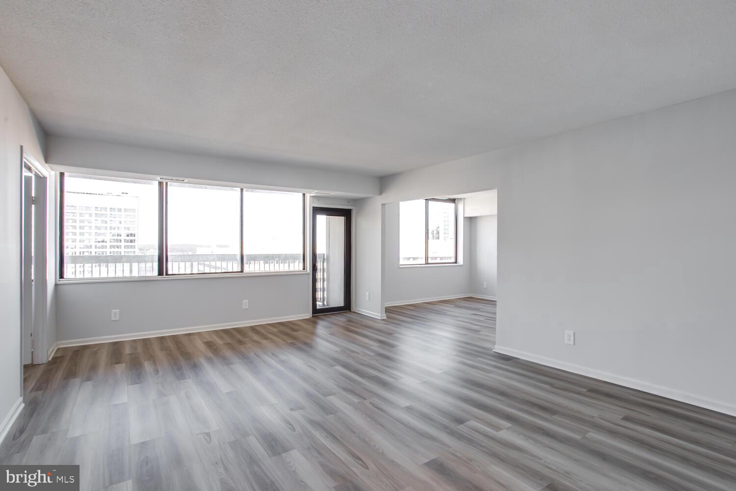 SKYLINE TOWERS - Residential