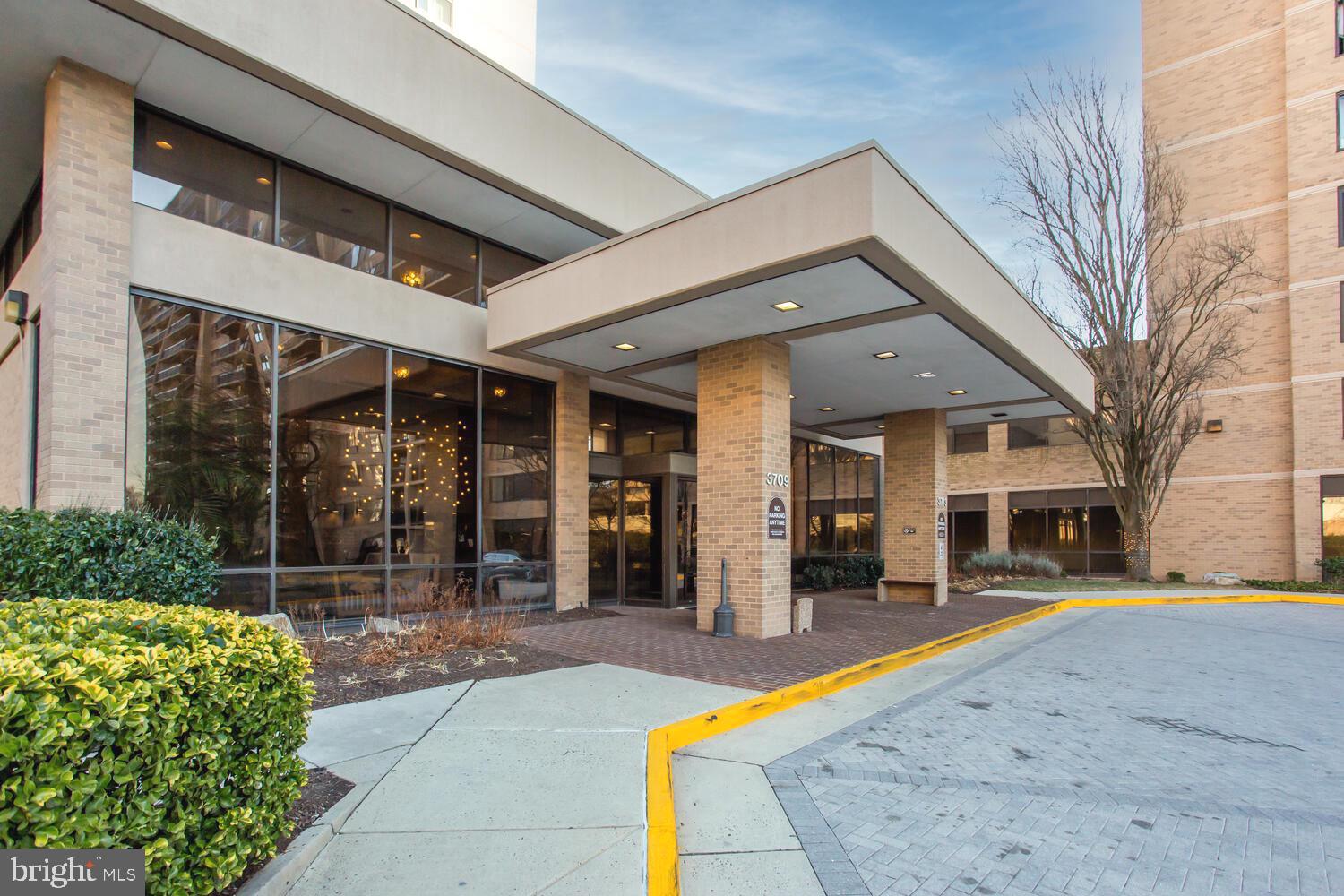 SKYLINE TOWERS - Residential