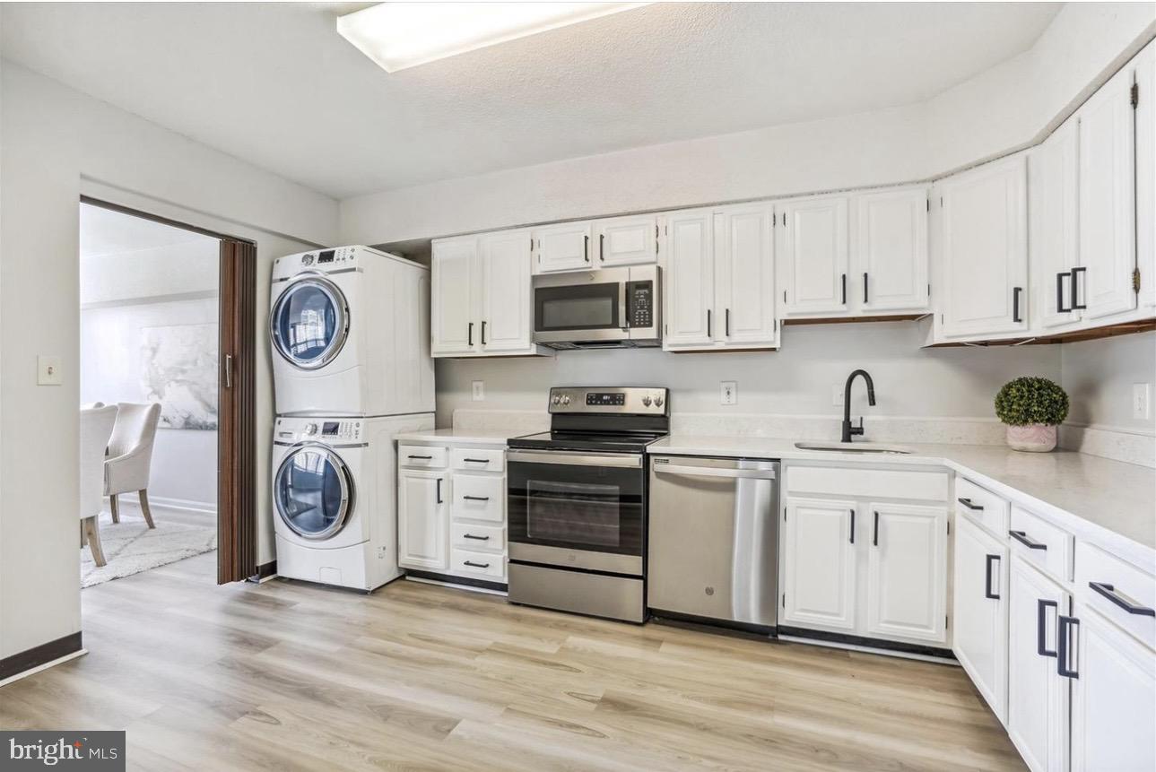 SKYLINE TOWERS - Residential