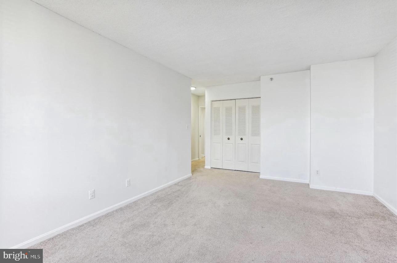 SKYLINE TOWERS - Residential