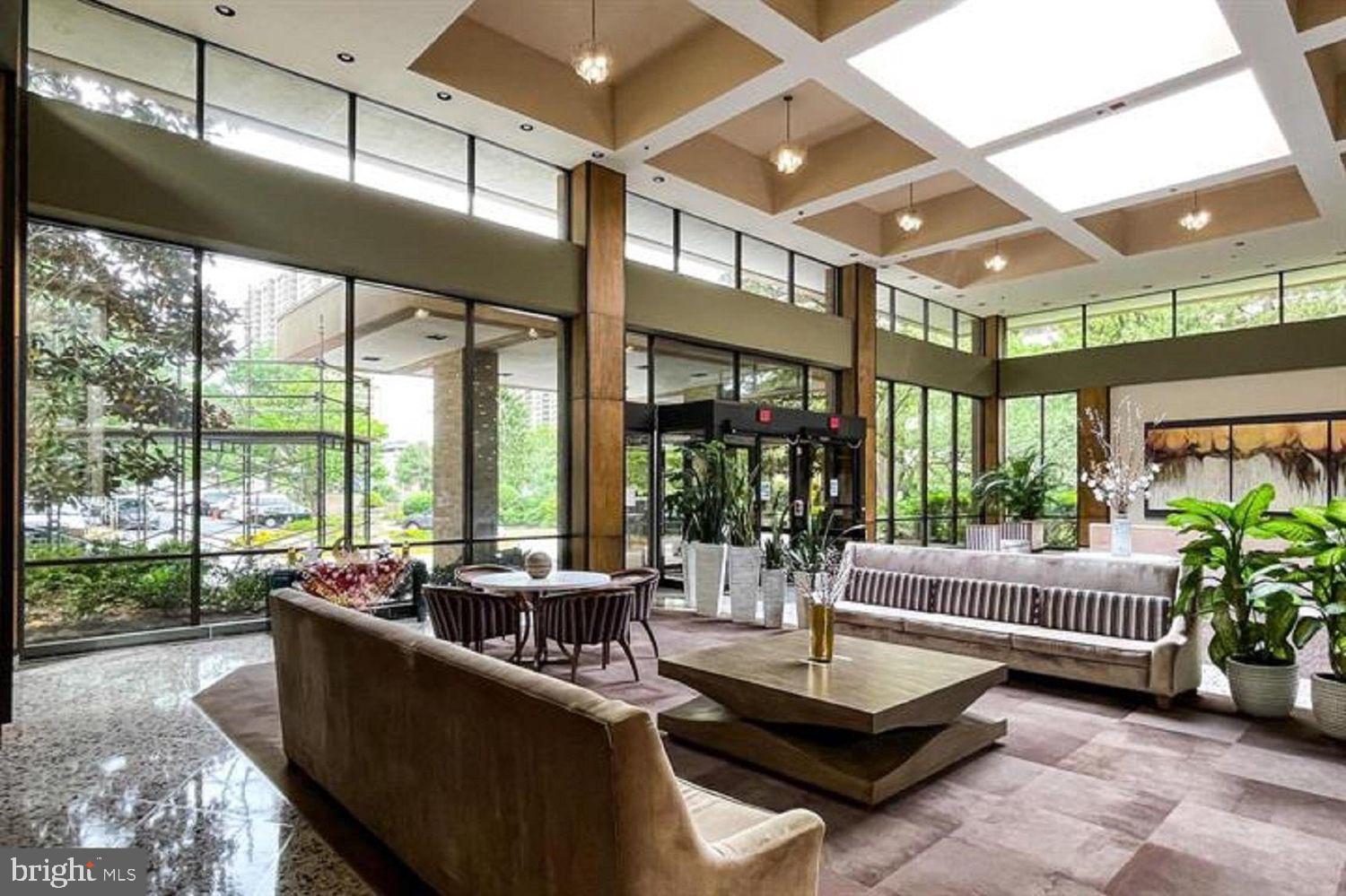 SKYLINE TOWERS - Residential