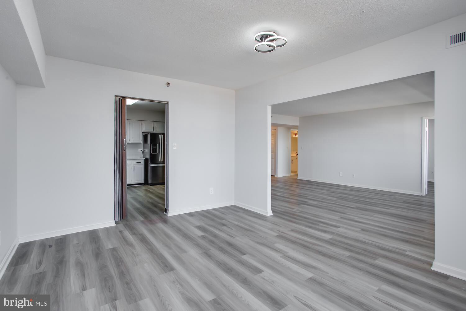 SKYLINE TOWERS - Residential