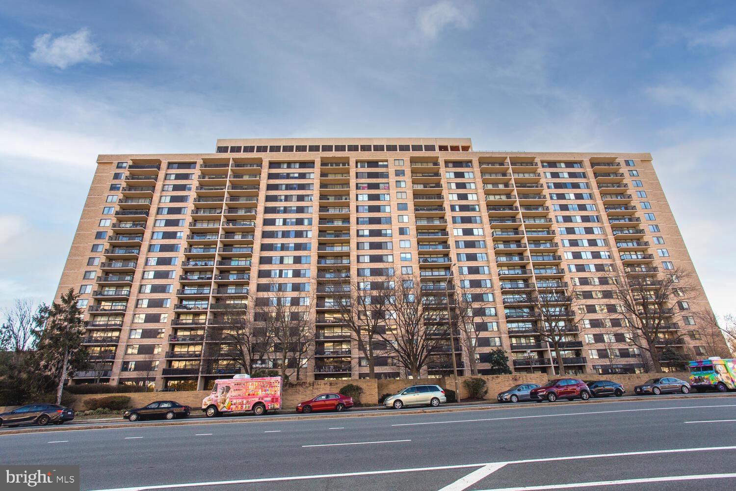 SKYLINE TOWERS - Residential