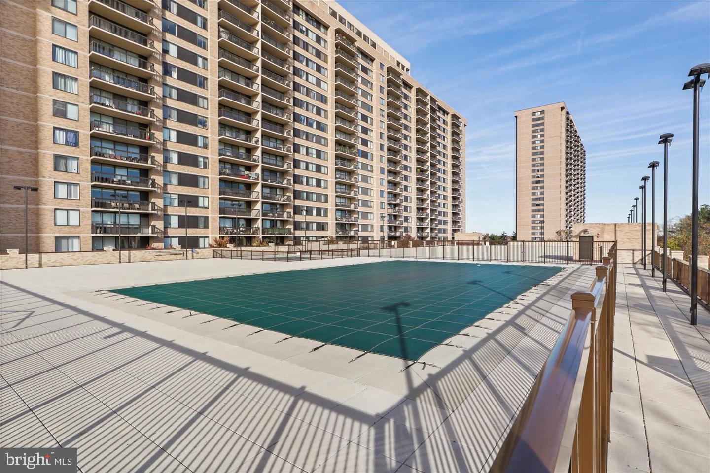 SKYLINE TOWERS - Residential