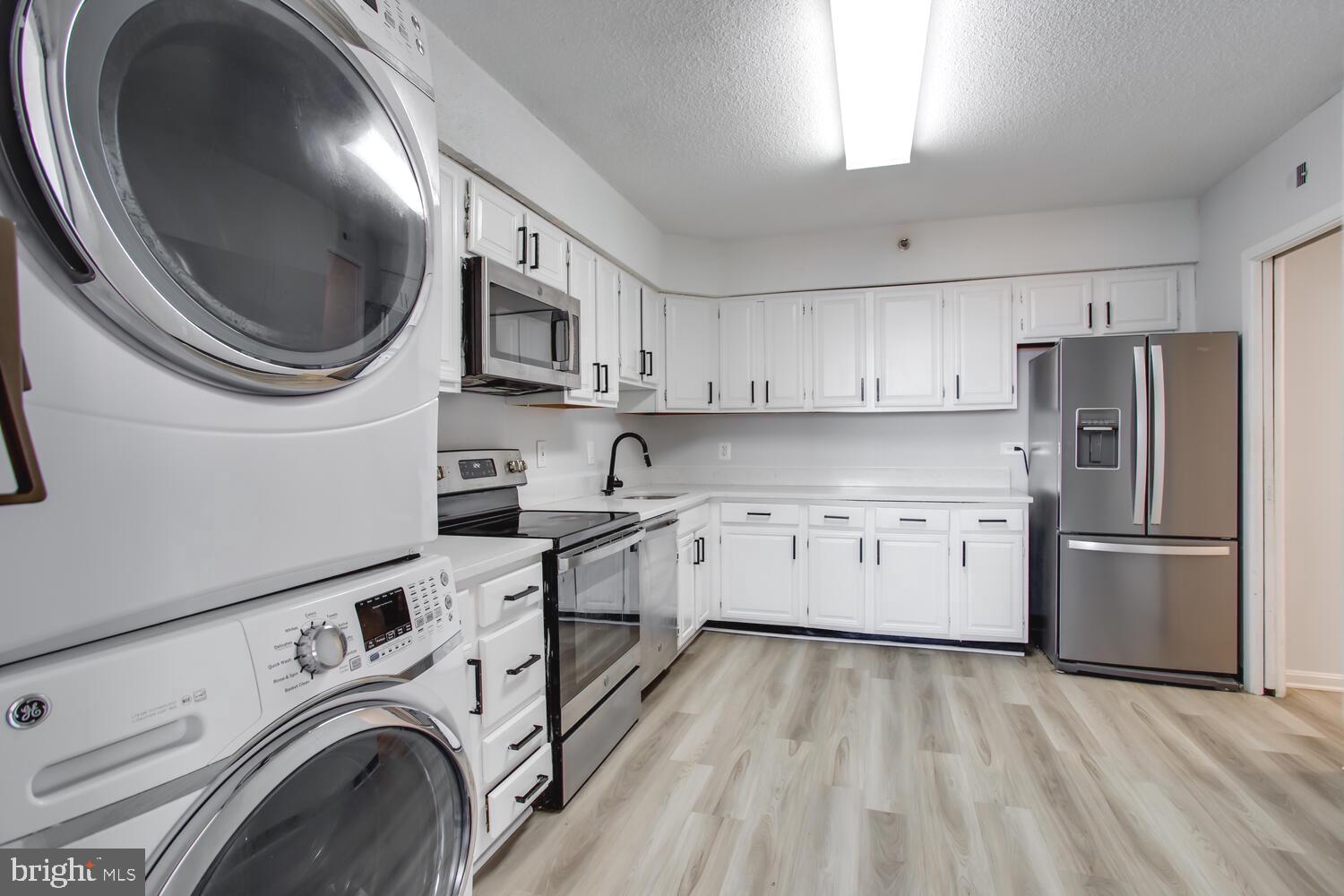 SKYLINE TOWERS - Residential