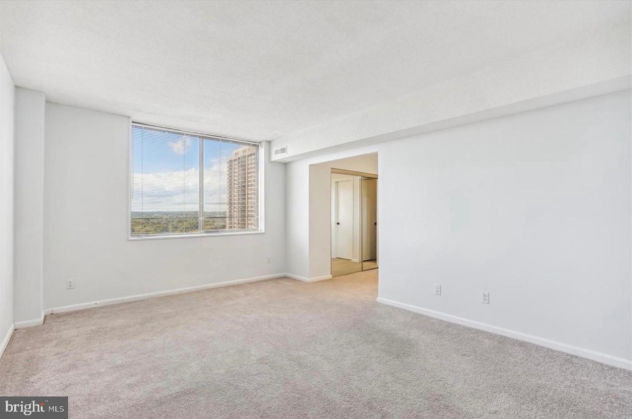 SKYLINE TOWERS - Residential