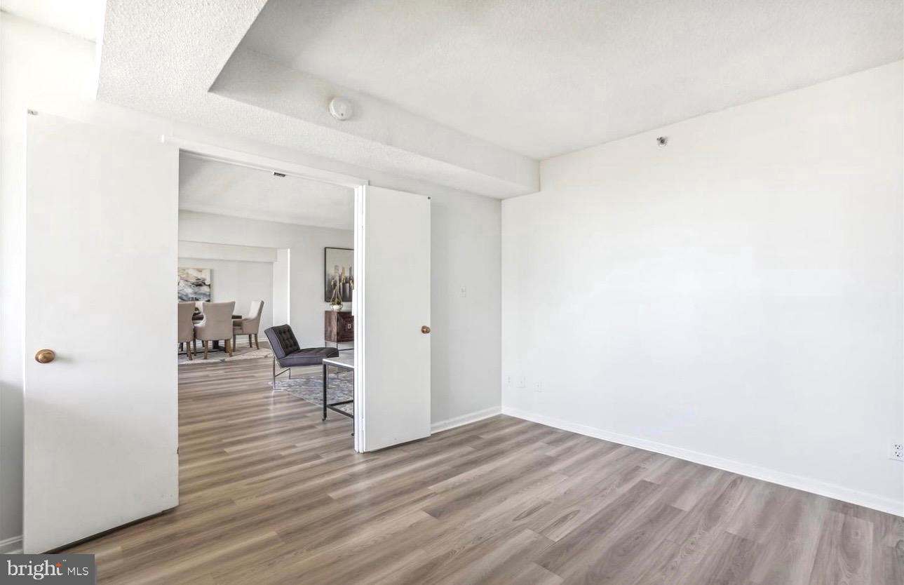 SKYLINE TOWERS - Residential