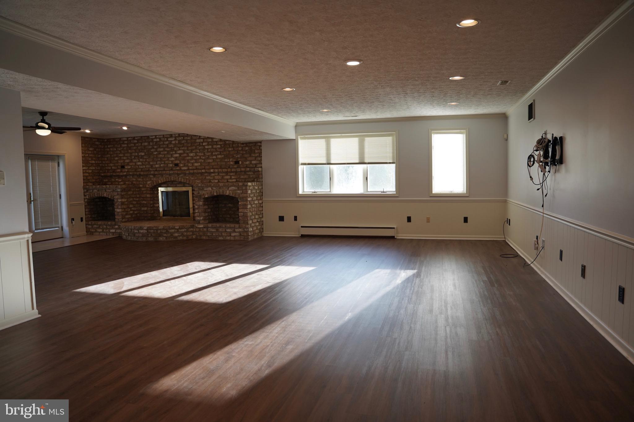 WILLOW HIGHLANDS - Residential Lease