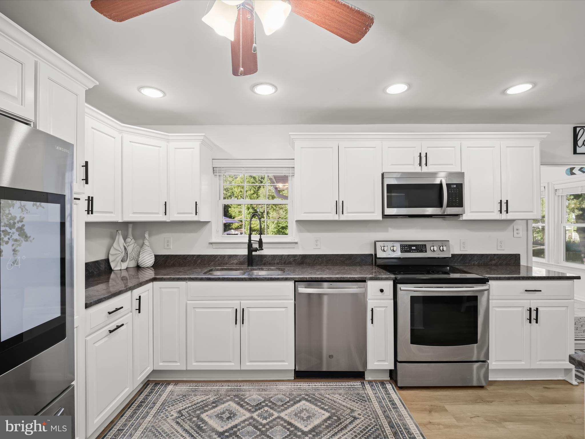 HOLLAND CLIFF SHORES - Residential