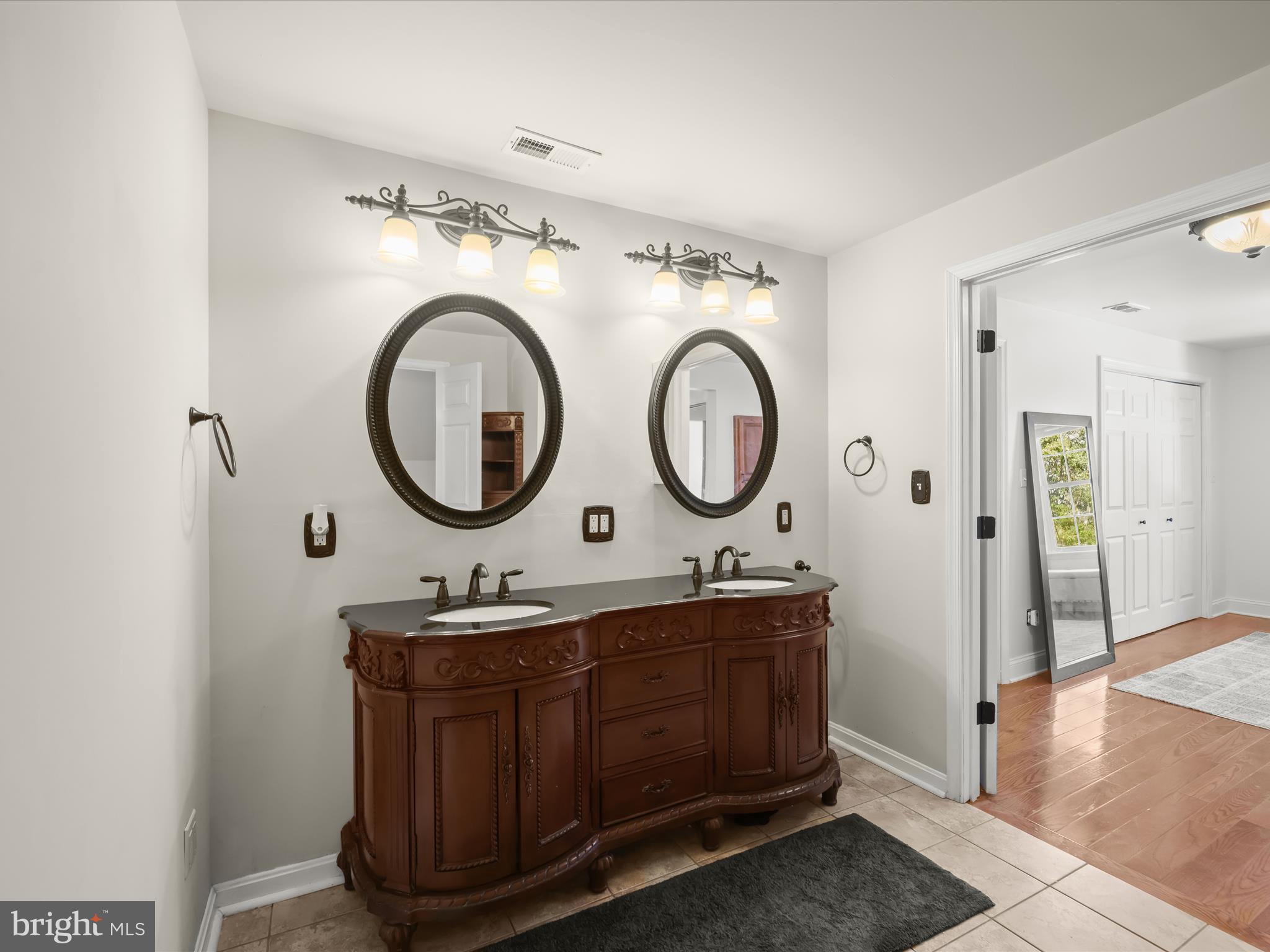 HOLLAND CLIFF SHORES - Residential