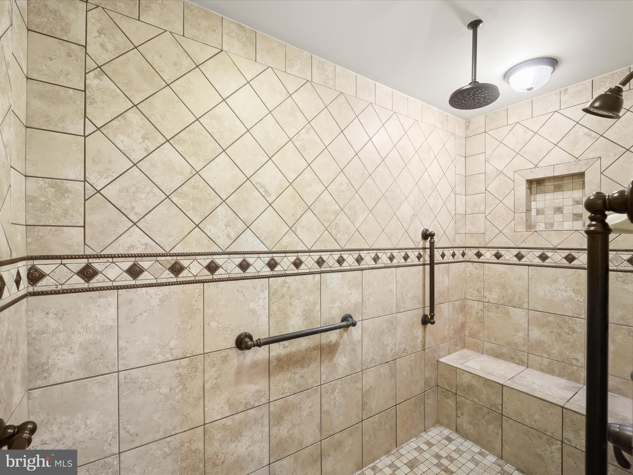 HOLLAND CLIFF SHORES - Residential