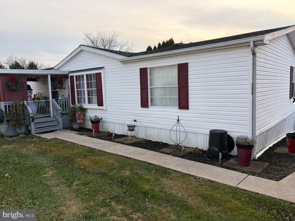 Photo of 104 Fox Run Court, LANCASTER, PA 17603 (MLS # PALA2080818)