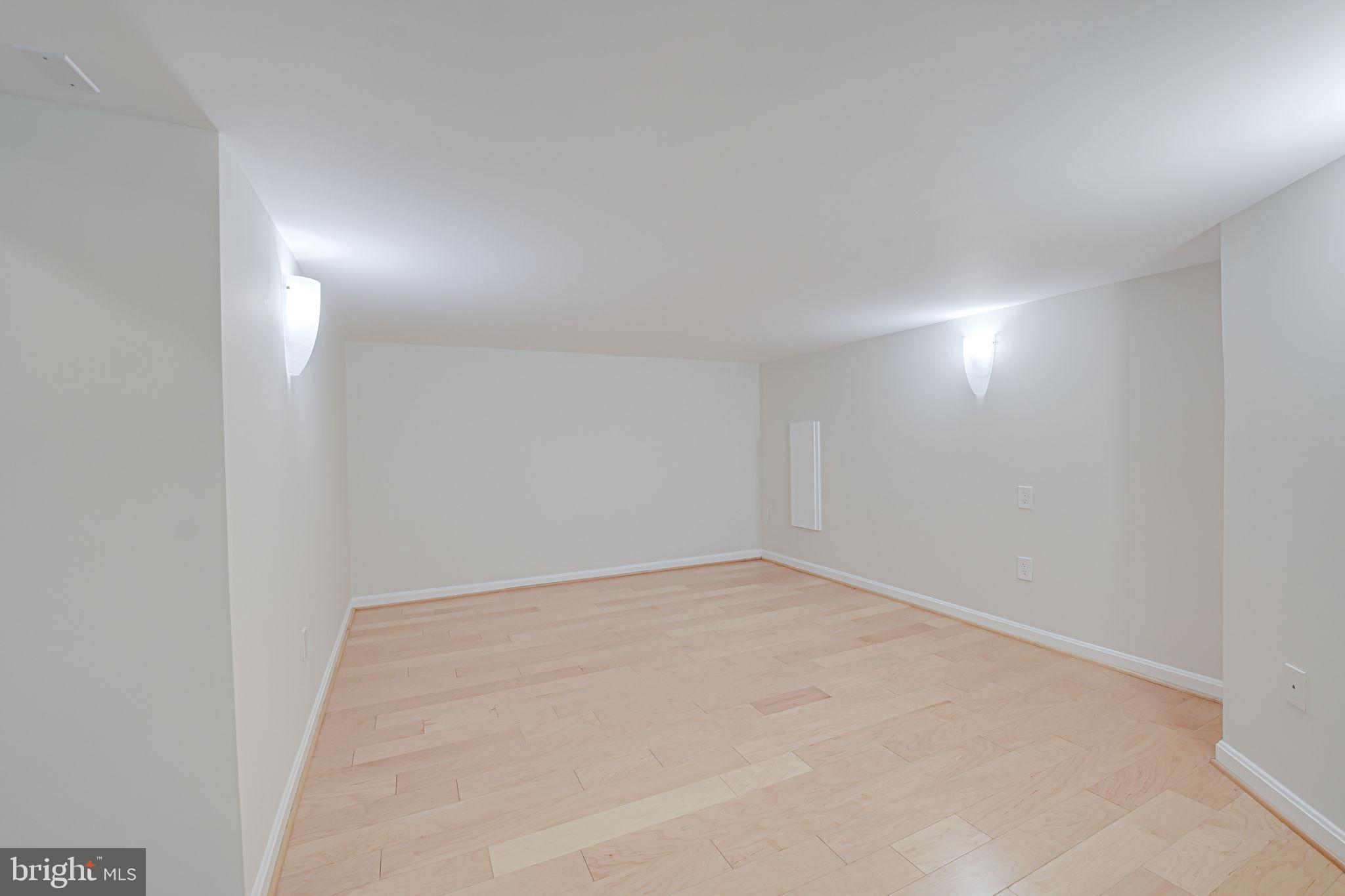 MADISON OF MCLEAN - Residential