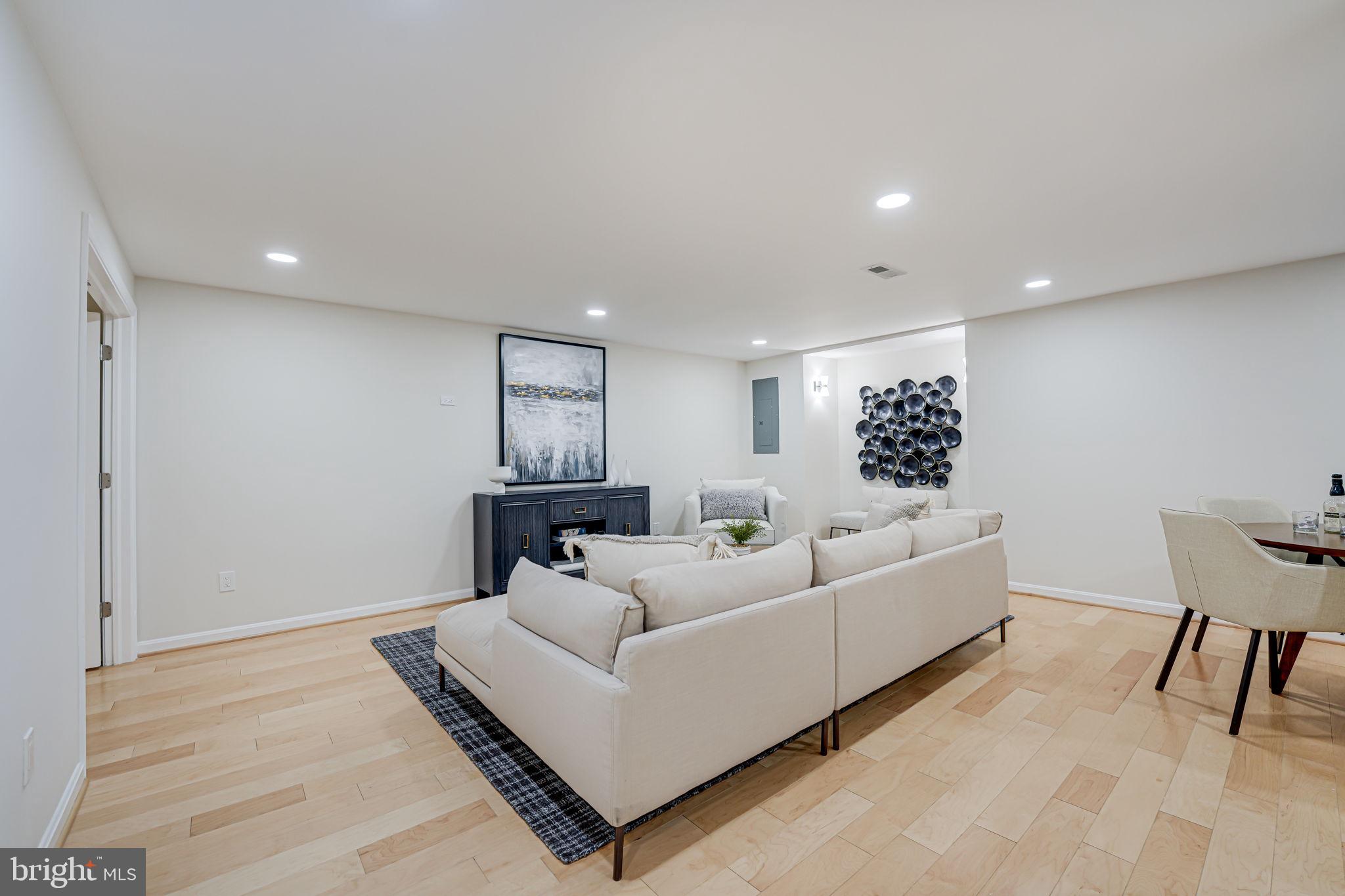 MADISON OF MCLEAN - Residential