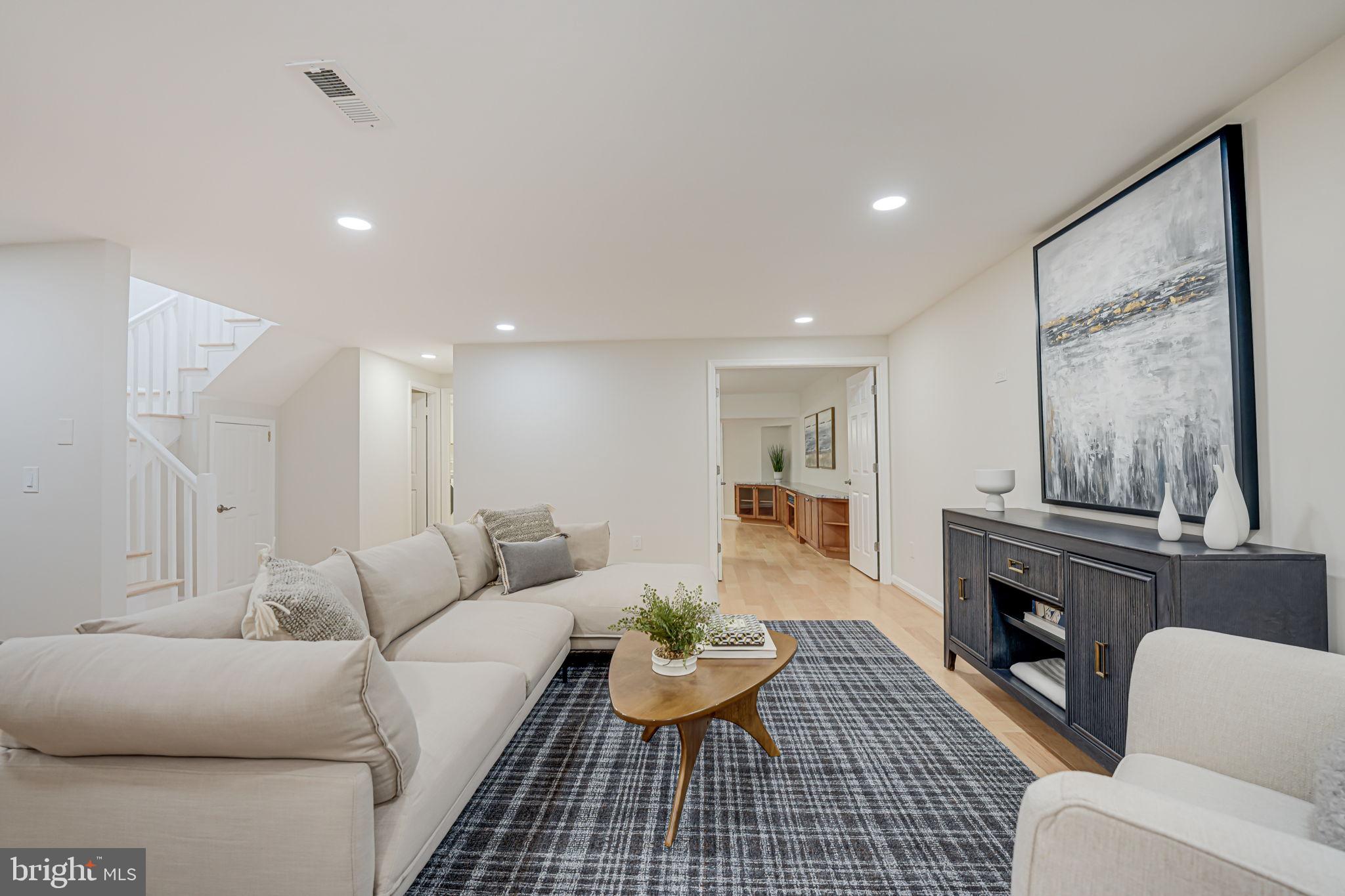 MADISON OF MCLEAN - Residential