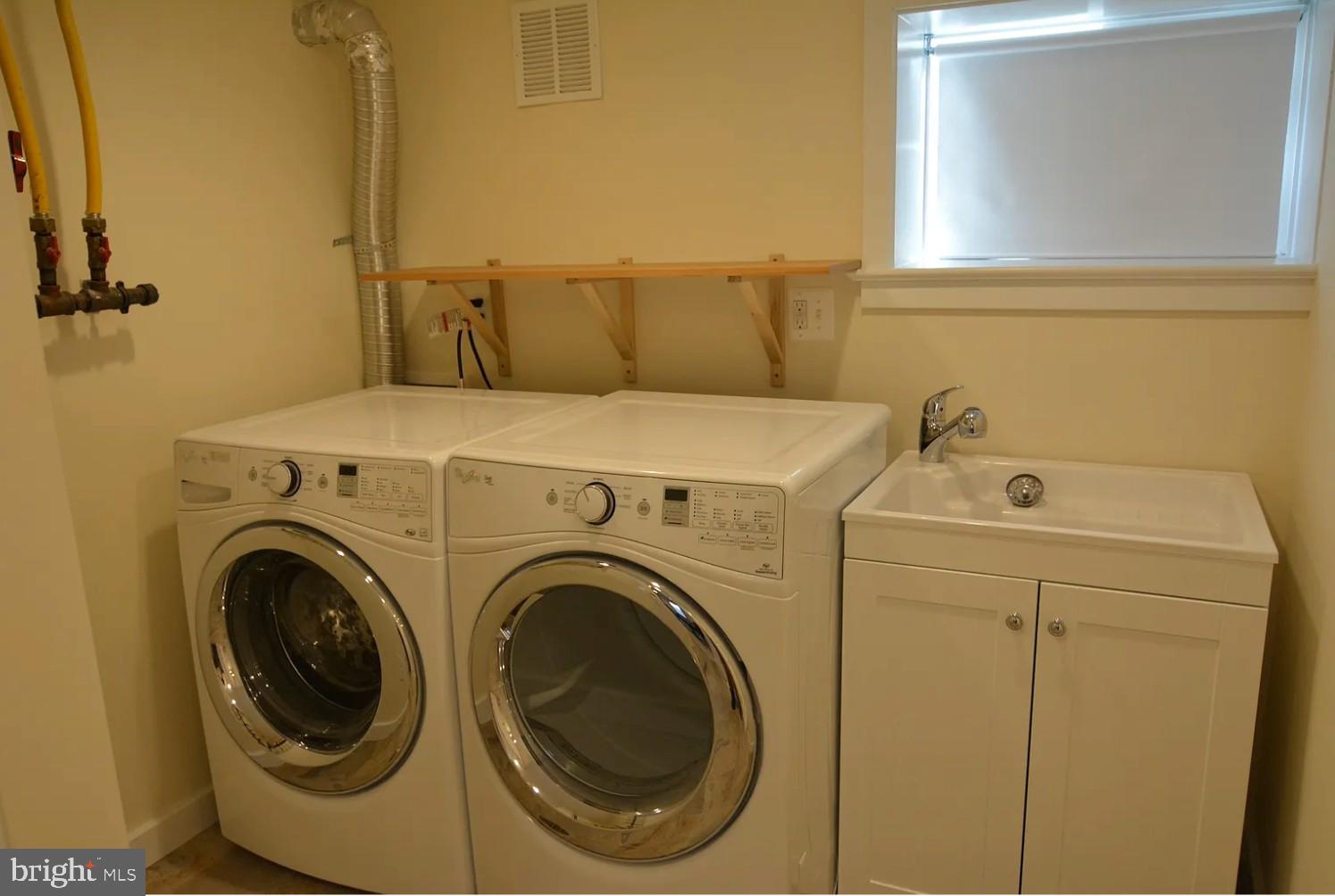 YORKTOWN - Residential Lease