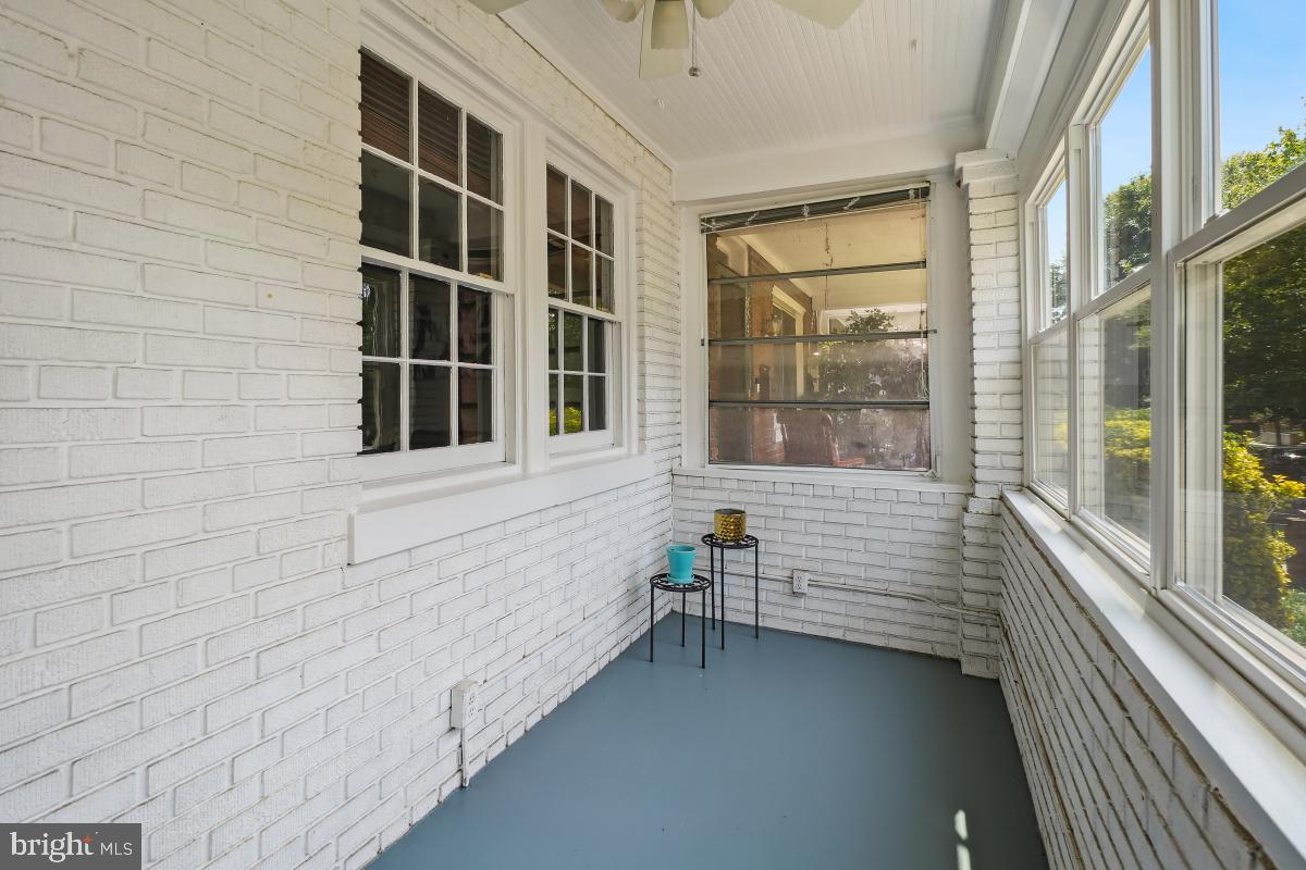 304 BRYANT STREET NE