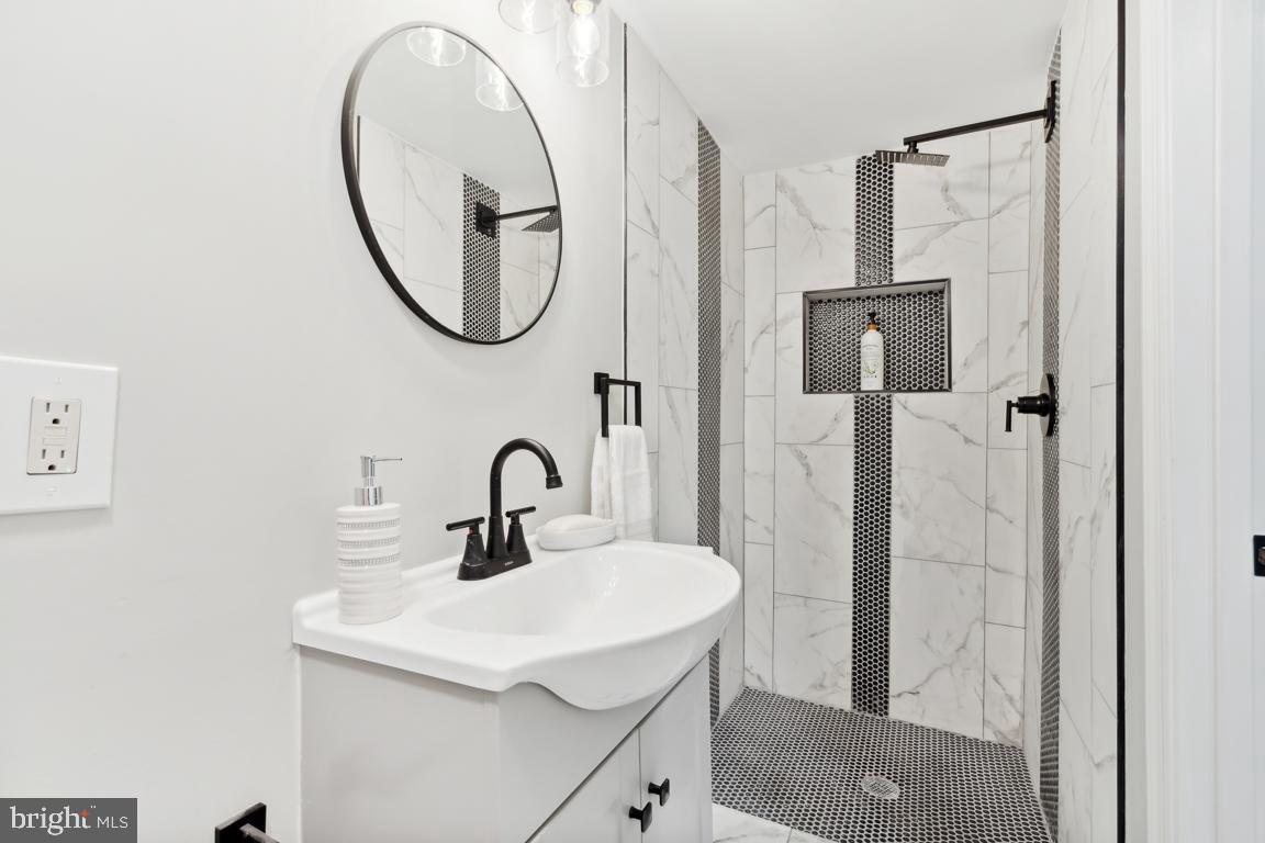 LAURAVILLE HISTORIC DISTRICT - Residential