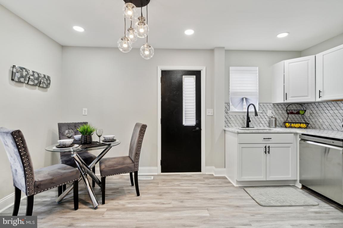 LAURAVILLE HISTORIC DISTRICT - Residential