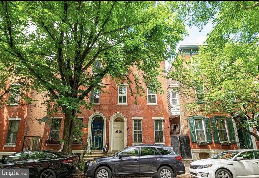 A treelined street blocks away from Kelley Drive , and the desirable Fairmount dining scene. 
Central air conditioning, stainless steel appliances, hardwood floors, and an in-unit washer/dryer.  The high ceilings and ample windows promise a bright and inviting atmosphere. 
Requiring the first month's rent, last month's rent, and a security deposit at lease signing 
Water $50 per month, in addition to monthly rent.
*owner is a real estate professional*