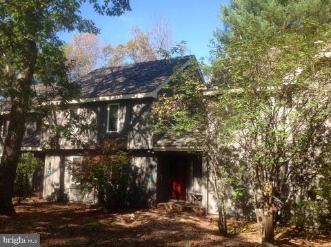 11 DOWNHILL LAKE HARMONY PA 18624