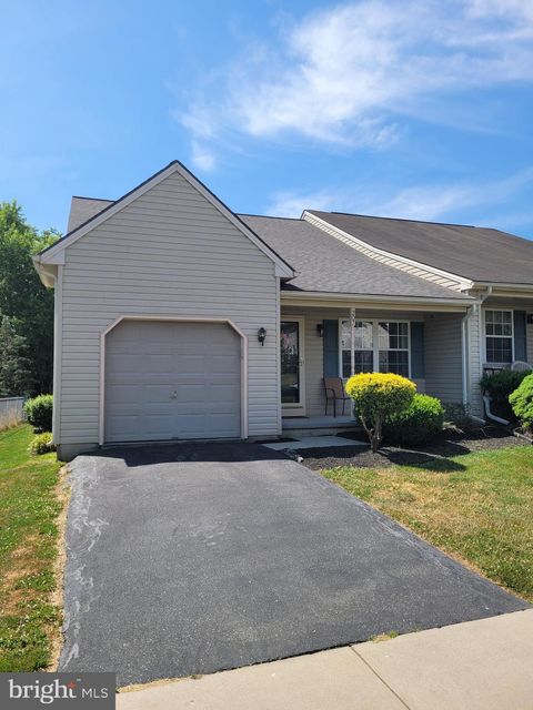 Photo of 207 ELMSHIRE DR, LANCASTER, PA 17603 (MLS # PALA2036238)