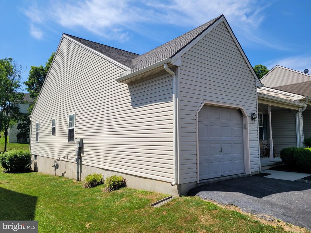 Photo of 207 ELMSHIRE DR, LANCASTER, PA 17603 (MLS # PALA2036238)