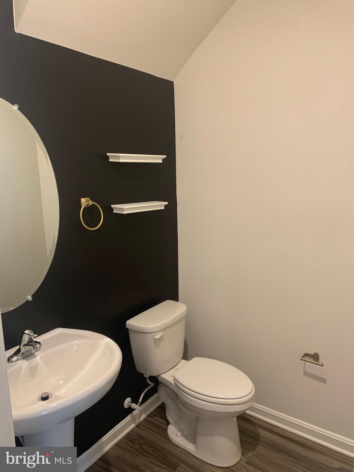 LOCUST RUN - Residential Lease