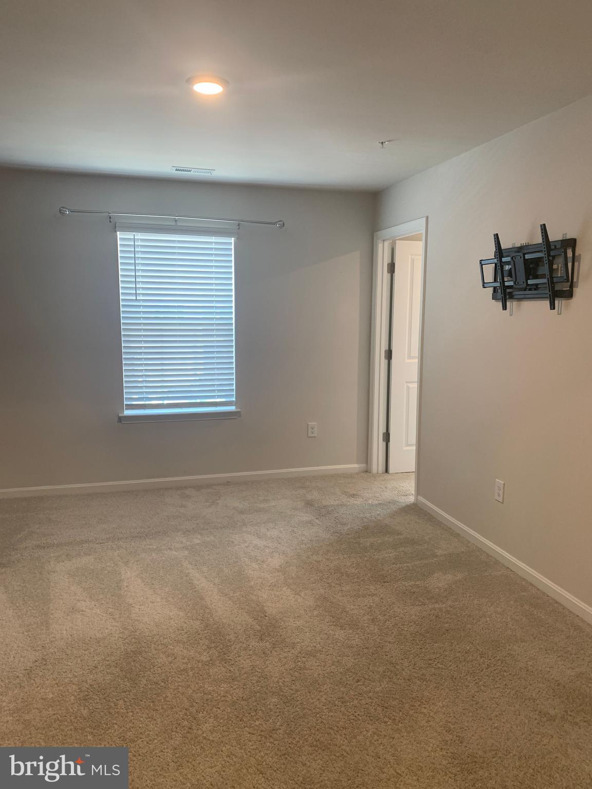 LOCUST RUN - Residential Lease