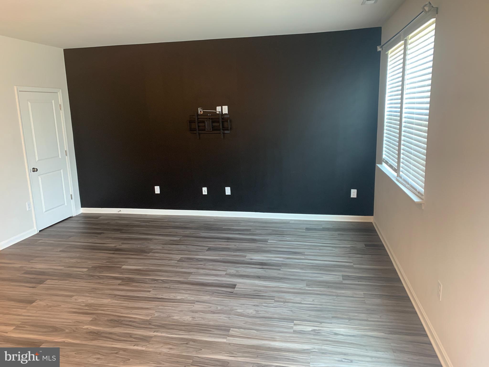 LOCUST RUN - Residential Lease