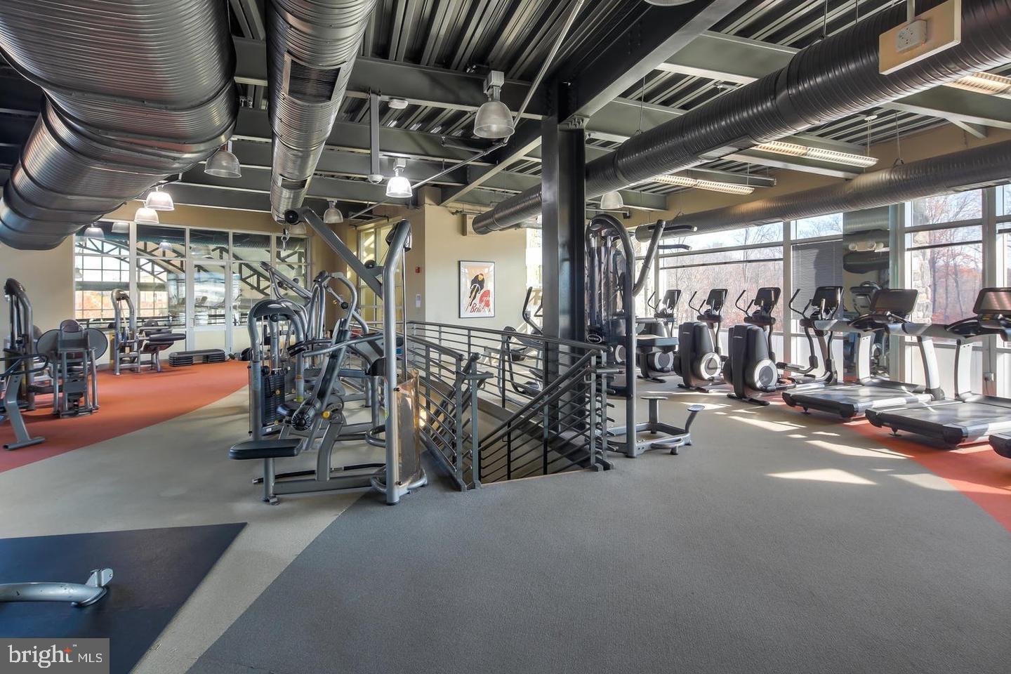 POTOMAC CLUB CONDOMINIUMS - Residential Lease