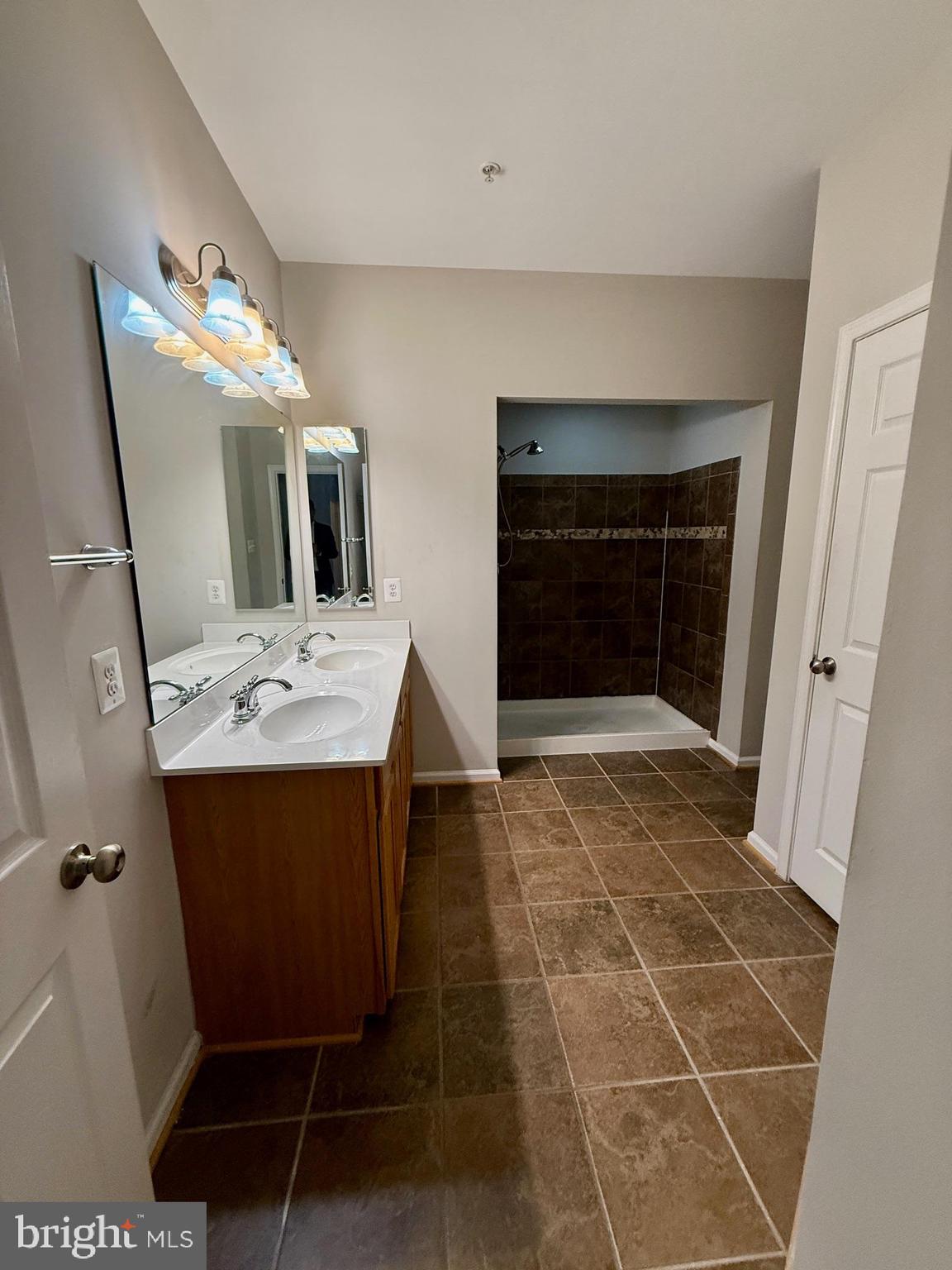 POTOMAC CLUB CONDOMINIUMS - Residential Lease