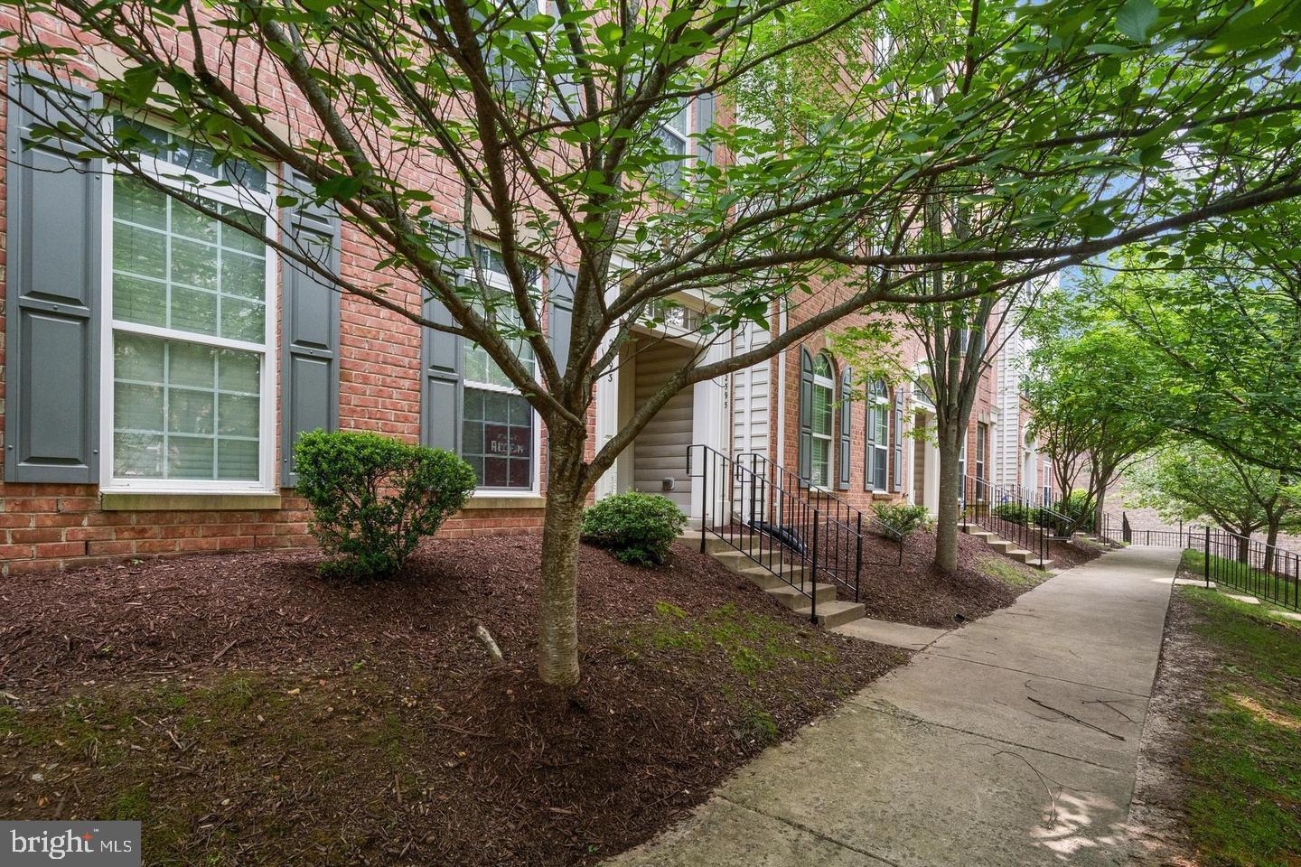 POTOMAC CLUB CONDOMINIUMS - Residential Lease