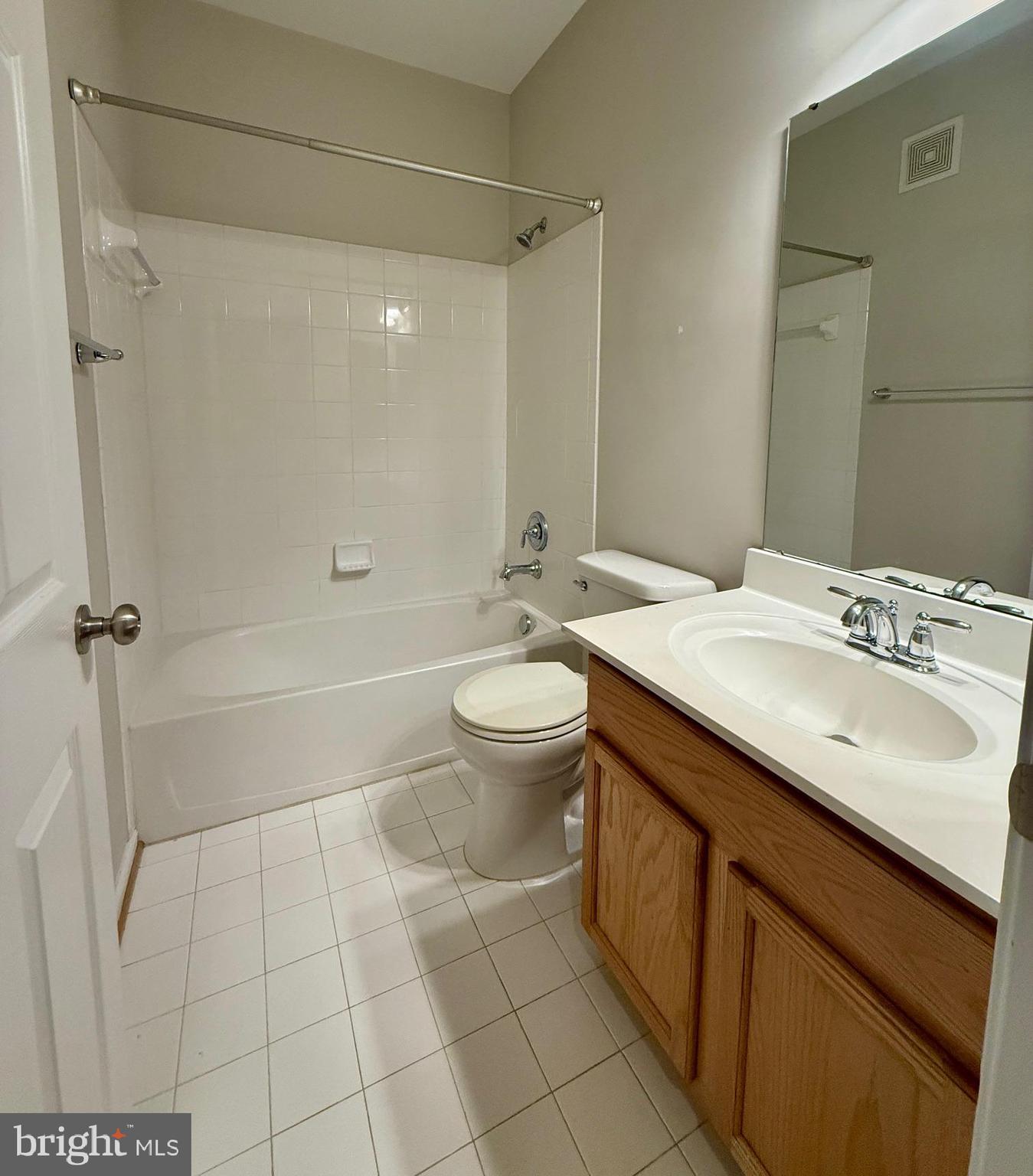 POTOMAC CLUB CONDOMINIUMS - Residential Lease