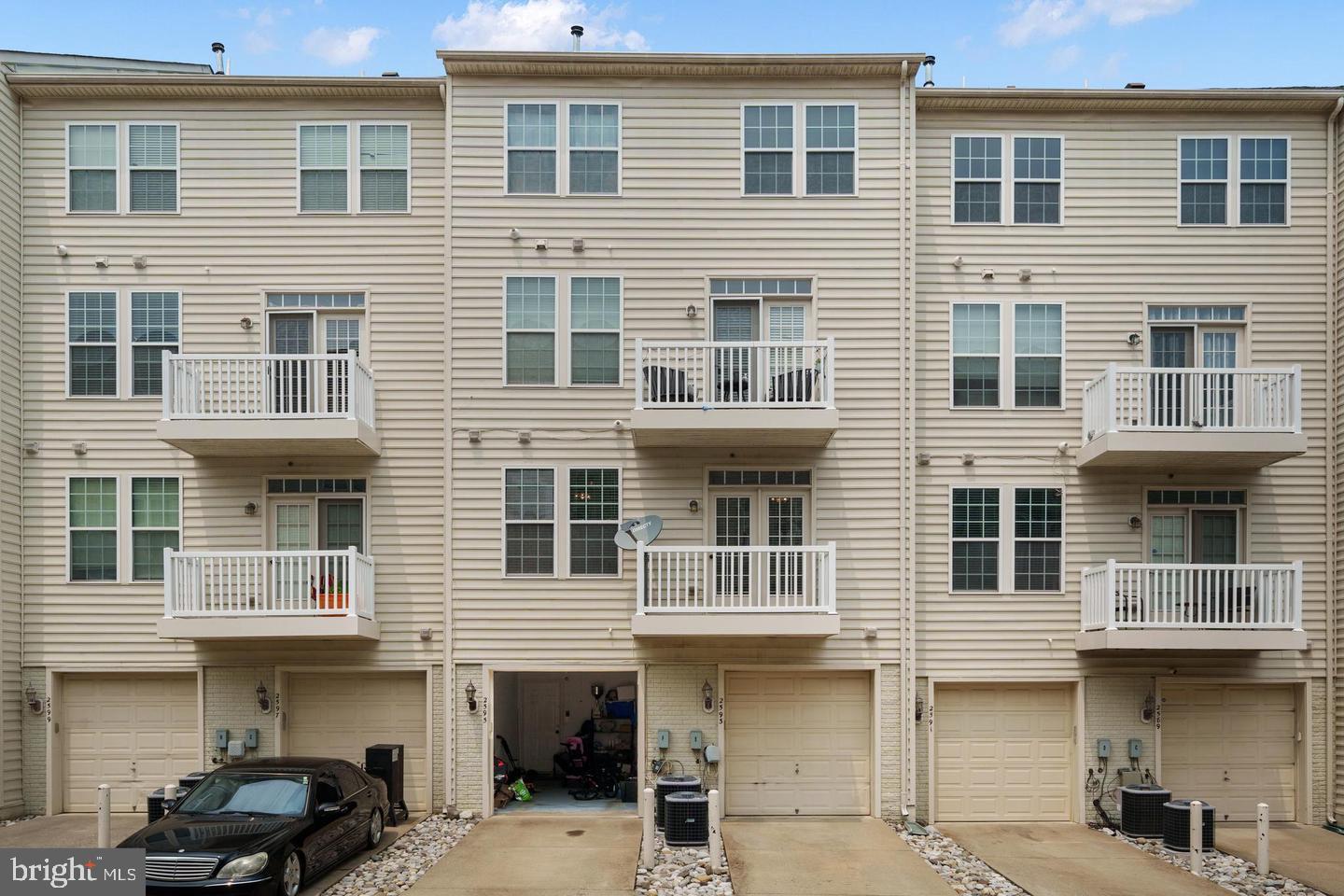 POTOMAC CLUB CONDOMINIUMS - Residential Lease