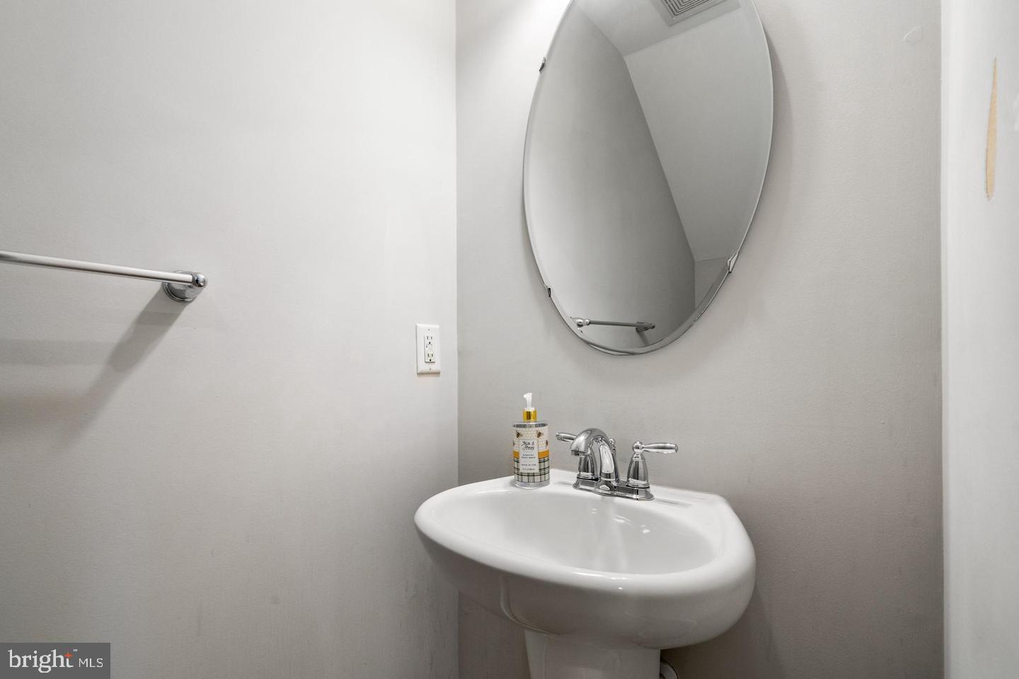 POTOMAC CLUB CONDOMINIUMS - Residential Lease