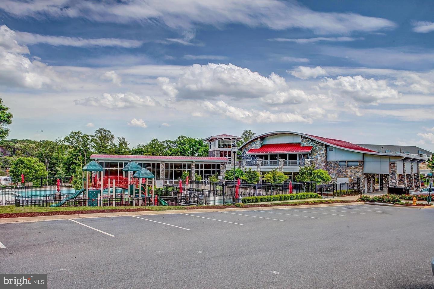 POTOMAC CLUB CONDOMINIUMS - Residential Lease