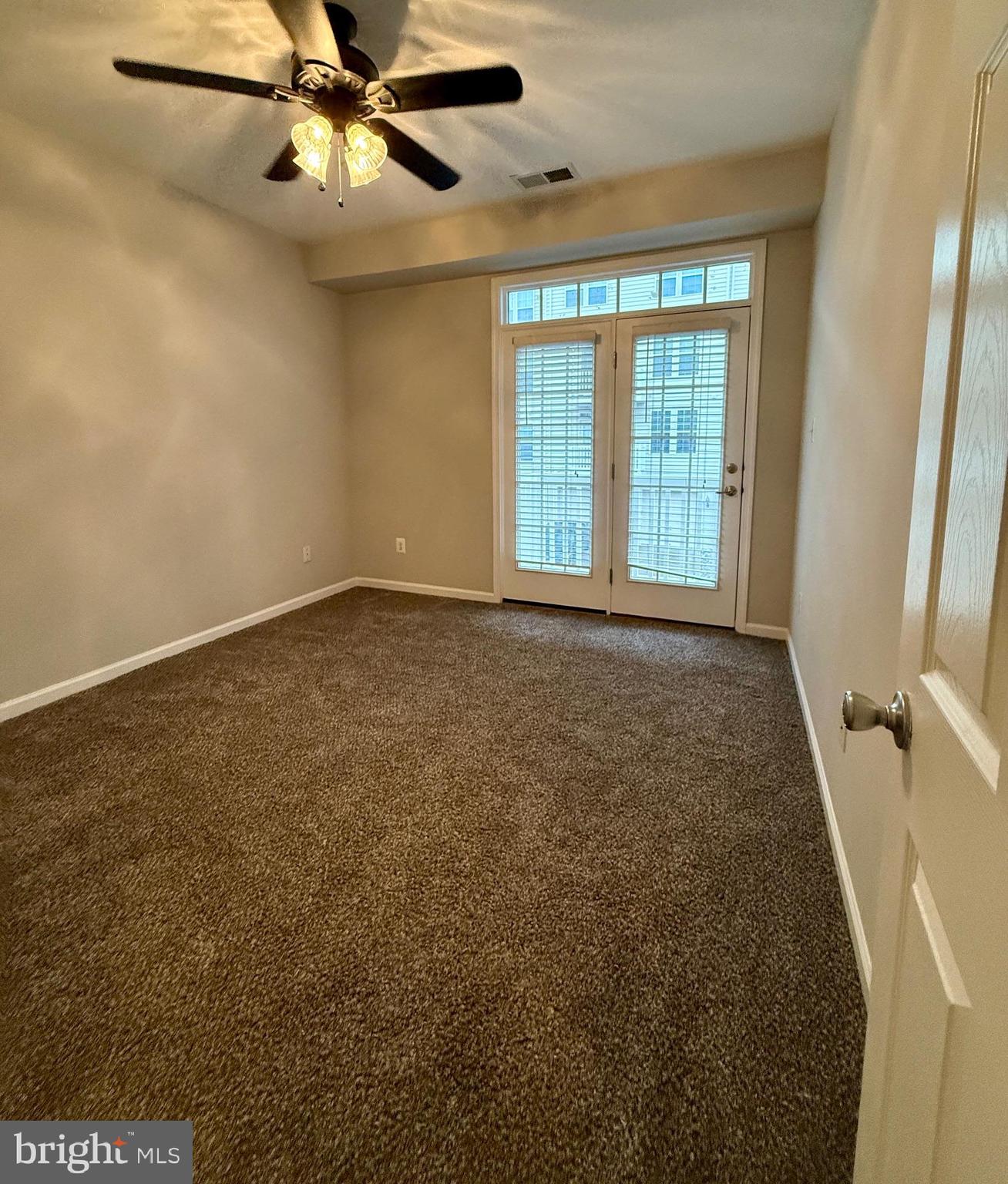 POTOMAC CLUB CONDOMINIUMS - Residential Lease