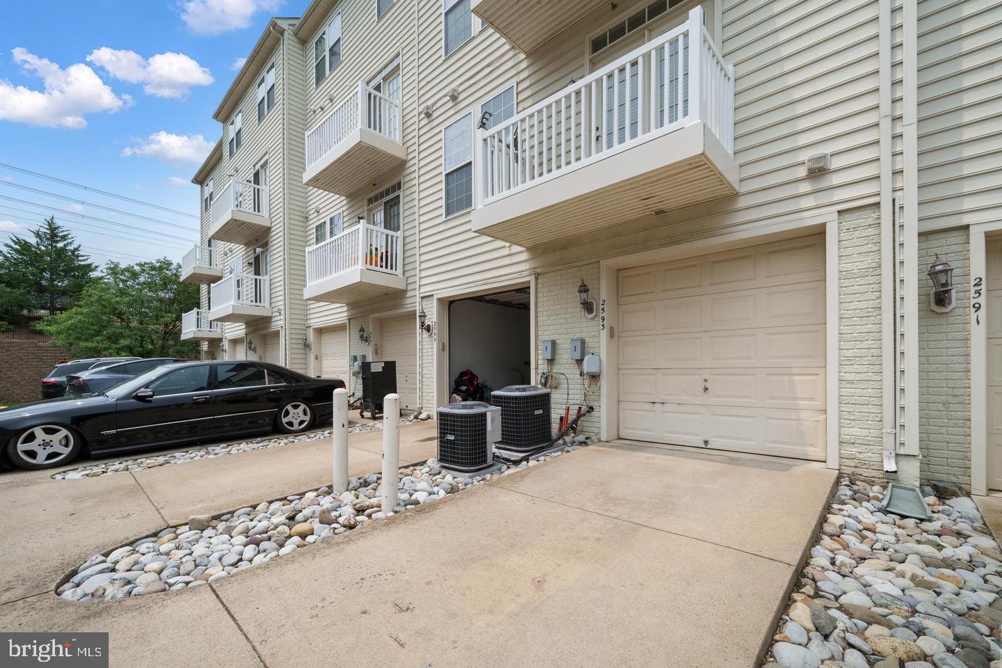 POTOMAC CLUB CONDOMINIUMS - Residential Lease