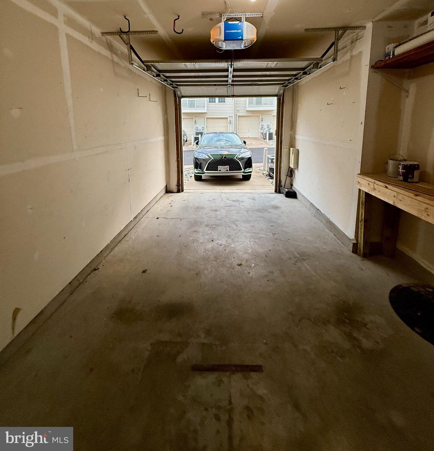 POTOMAC CLUB CONDOMINIUMS - Residential Lease