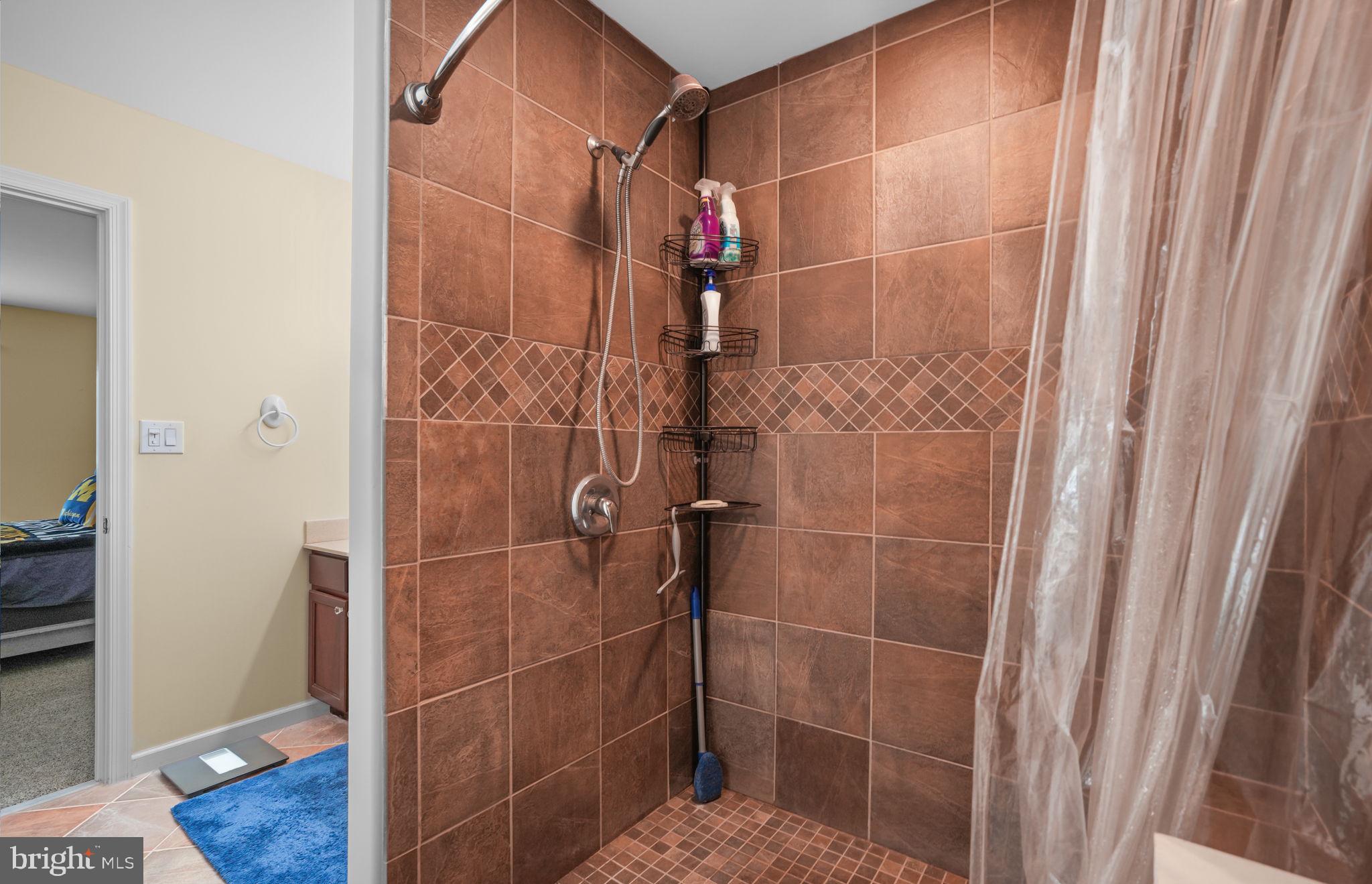 CAPTAIN'S COVE - Residential