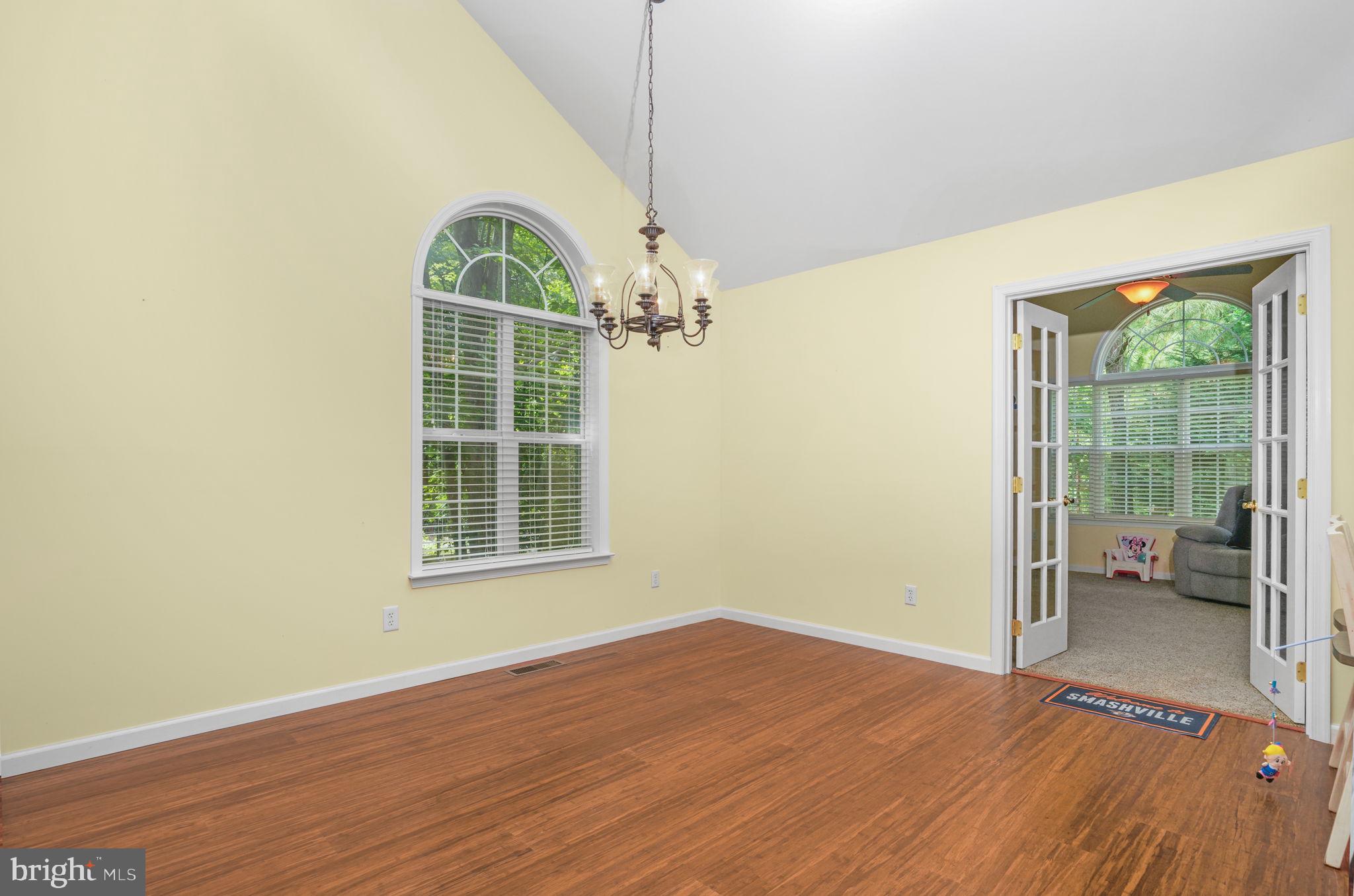 CAPTAIN'S COVE - Residential