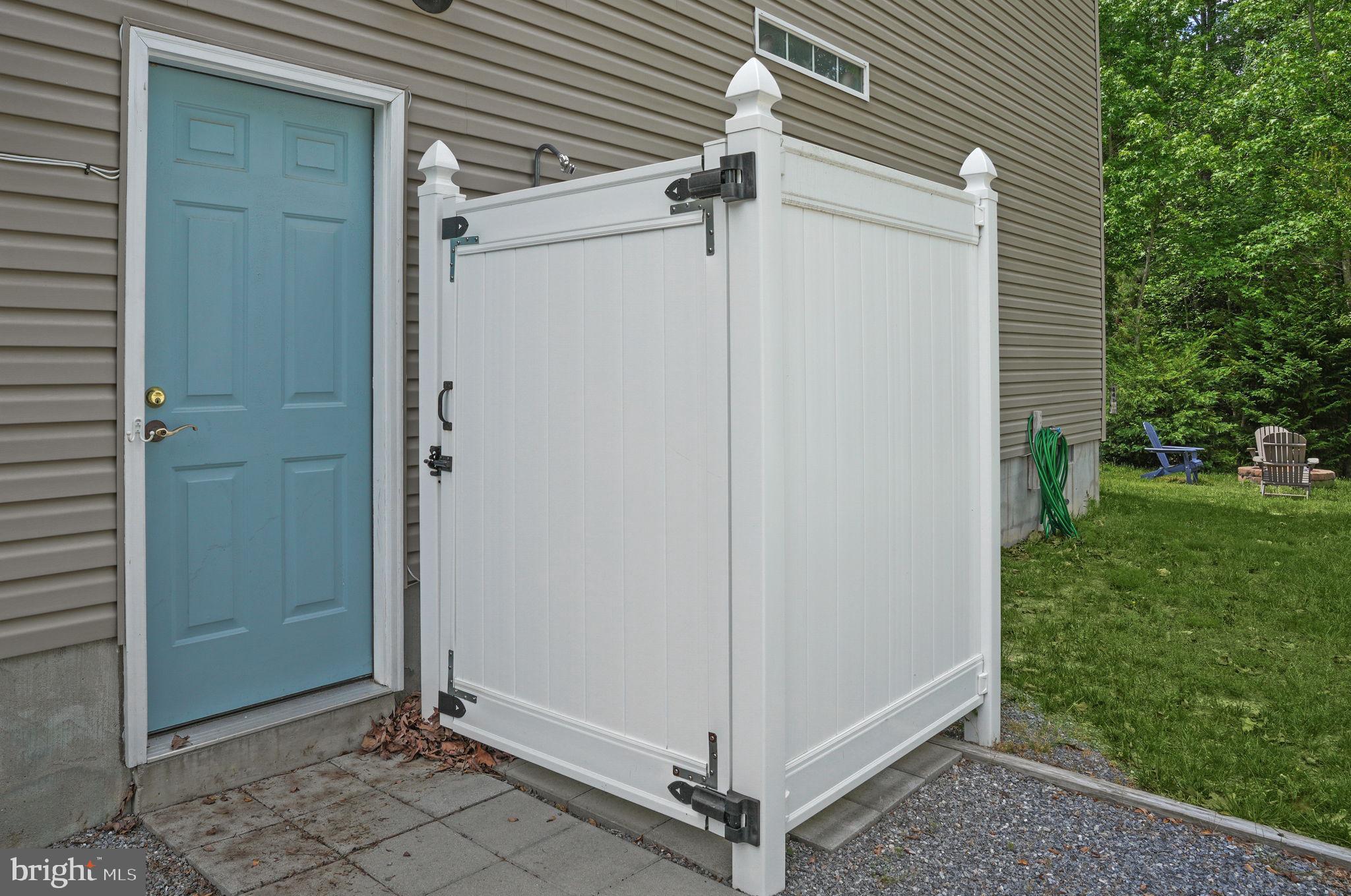 CAPTAIN'S COVE - Residential