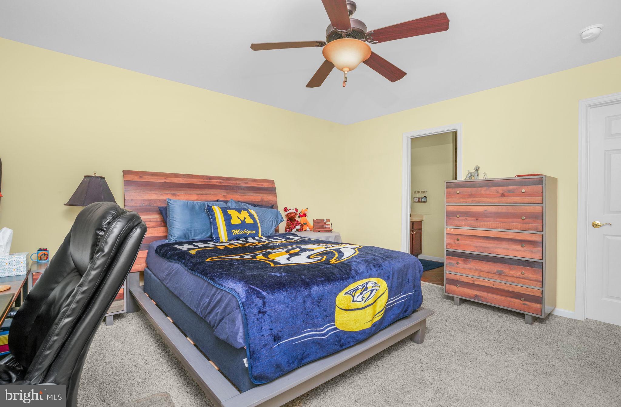 CAPTAIN'S COVE - Residential