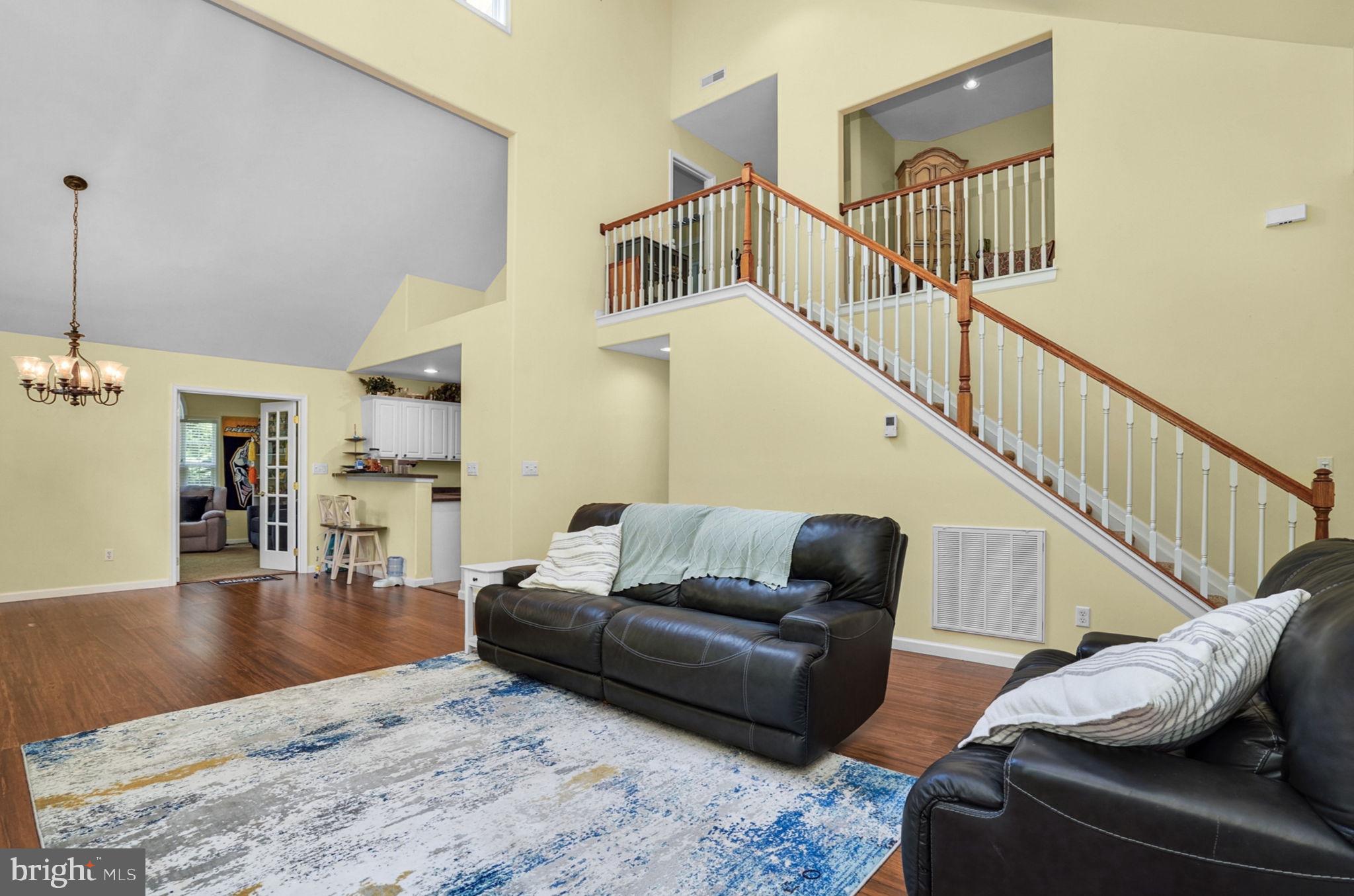 CAPTAIN'S COVE - Residential