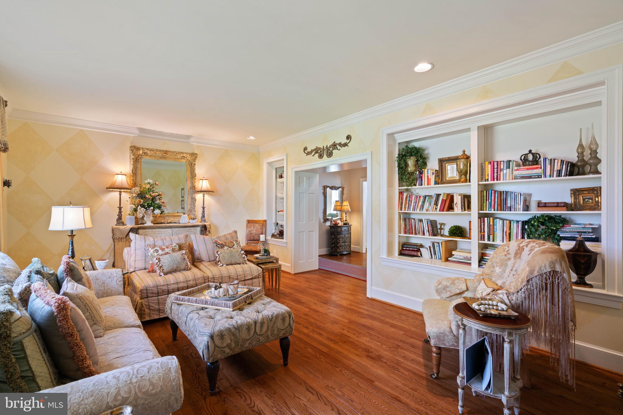 LAWNVALE ESTATES - Residential