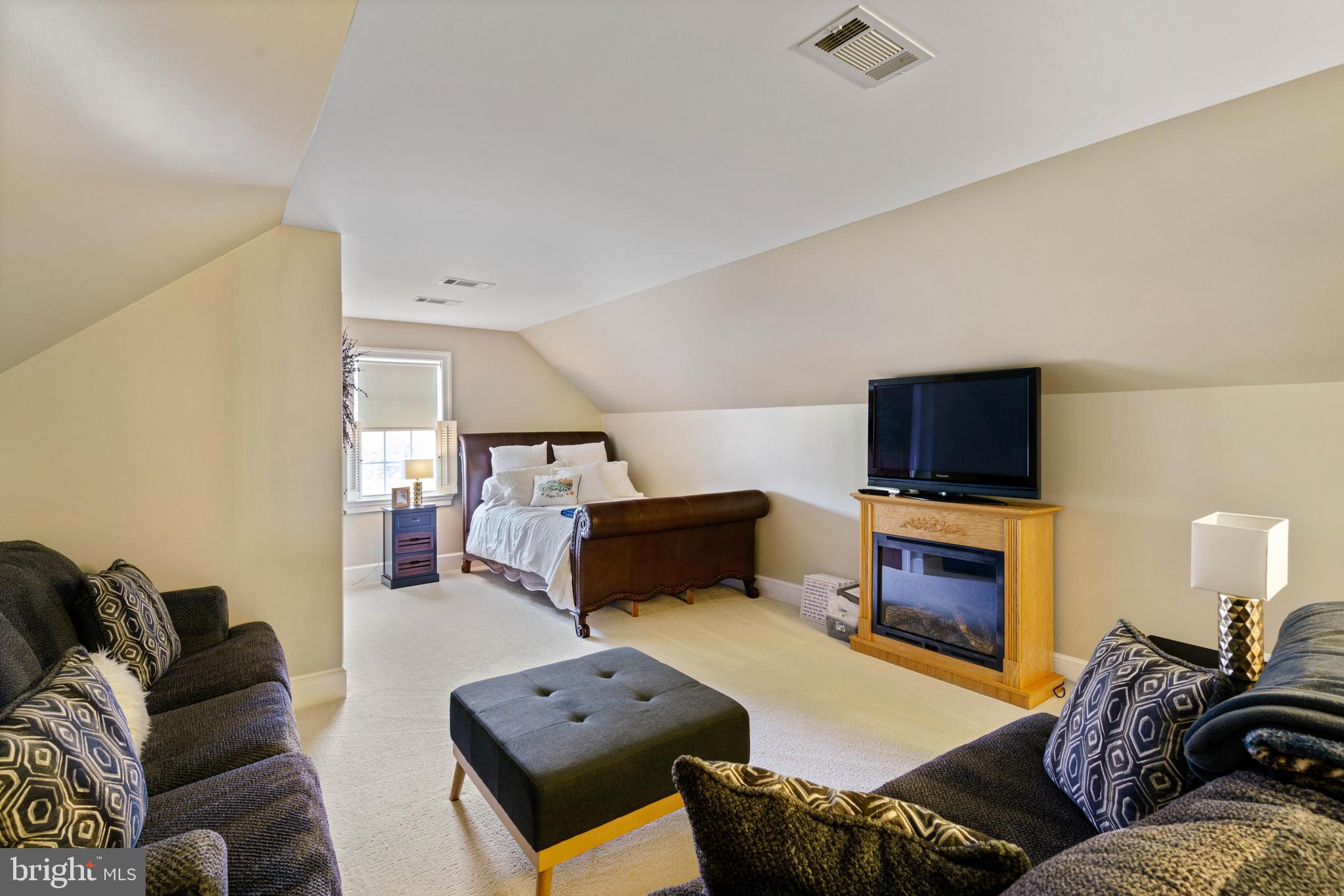 LAWNVALE ESTATES - Residential