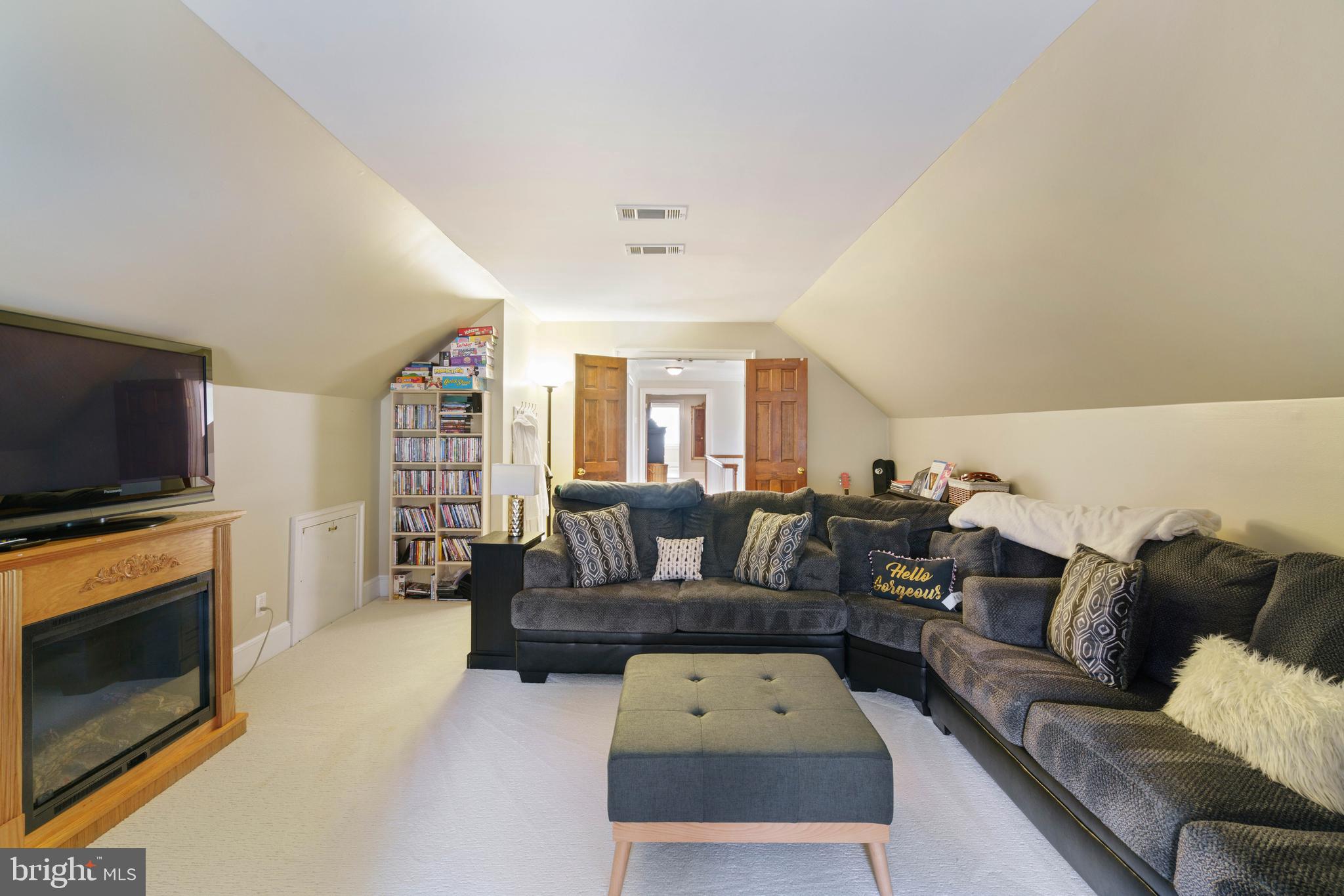 LAWNVALE ESTATES - Residential