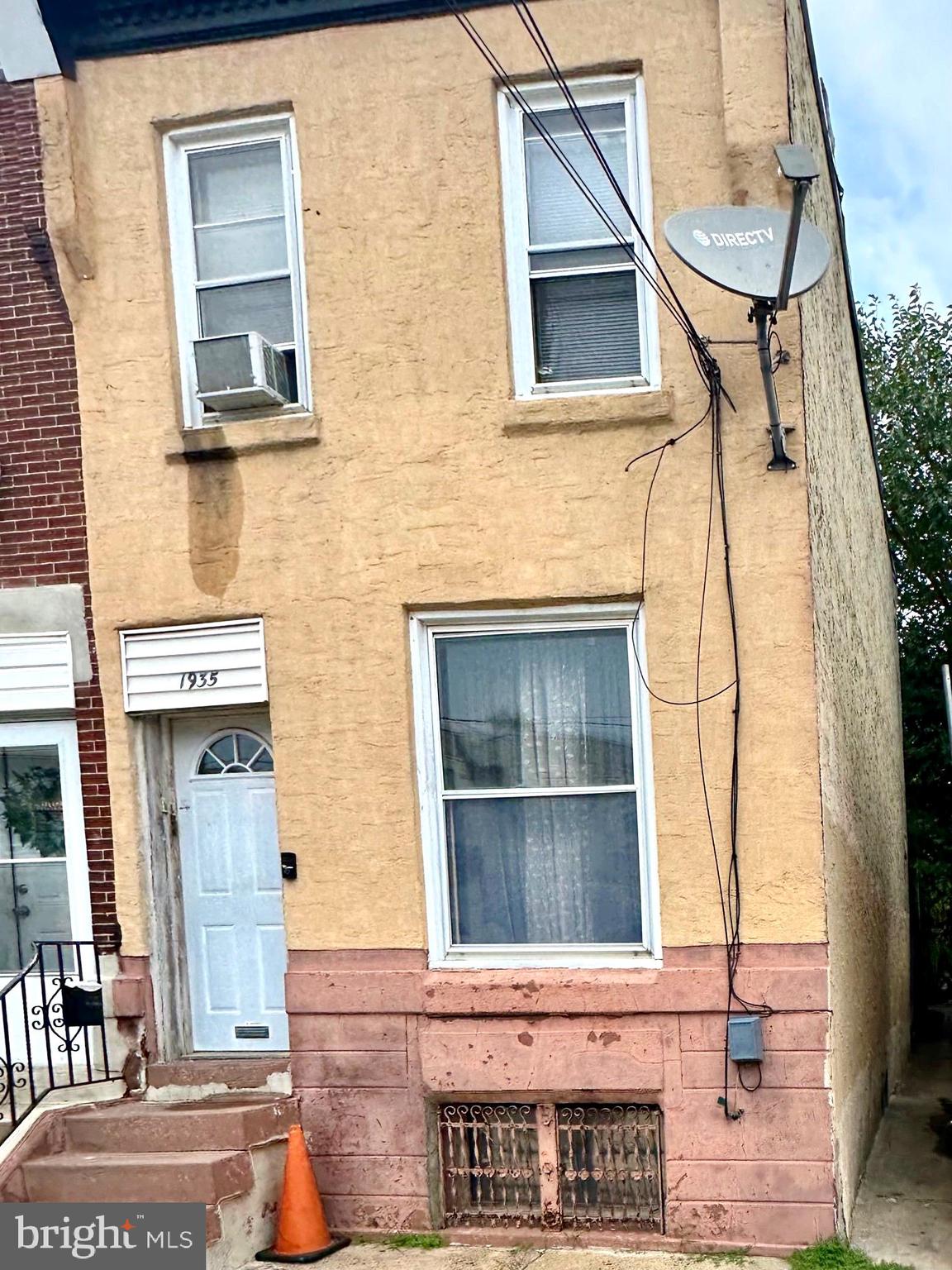 Great investment opportunity for income cash flow. First floor- one bedroom apartment currently rented for $600 a month and tenant has been there for 20 years. Second floor- one bedroom apartment currently rented for $600.00 a month and tenant has been there for 2 years. Two electrical meters, tenants pay electric bill and owner pays for water and gas bills. Price to sell as-is condition with tenants occupied and seller will not do any repairs.
***zoning is RSA5 single family residential. Set up a a duplex.